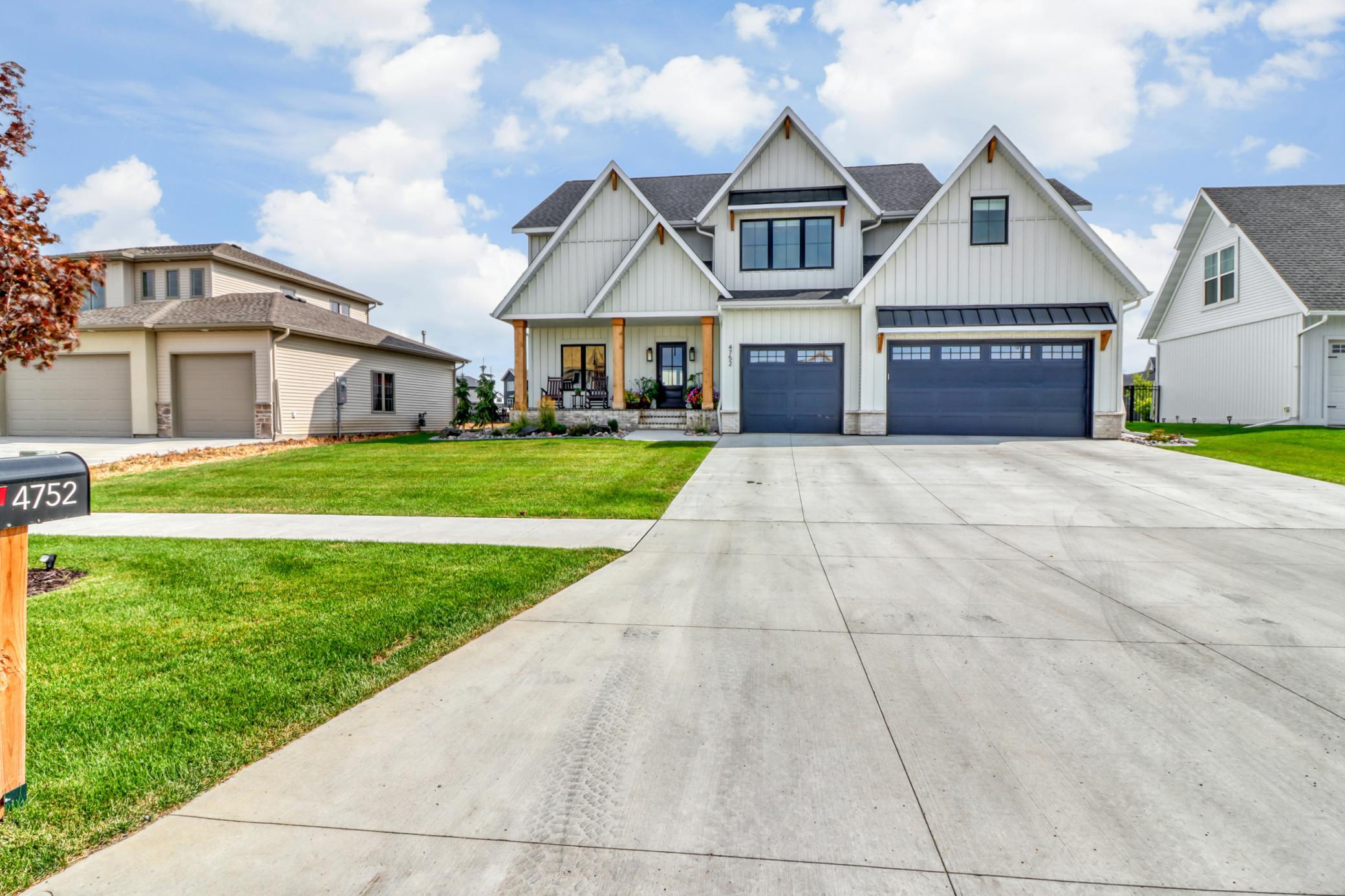 2023 single family home for sale at 4752 Prairie Pond Crossing S in Fargo, ND — 5 bed, 4 bath (photo 4 of 100)