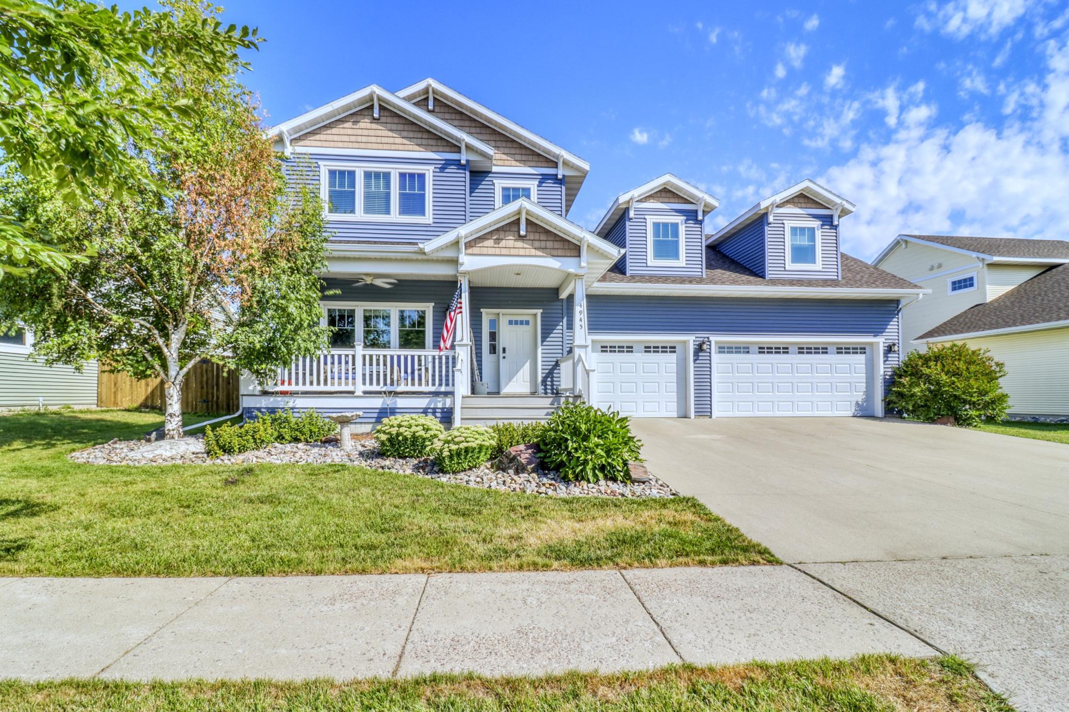 2007 single family home for sale at 4945 38th Avenue S in Fargo, ND — 4 bed, 4 bath (photo 2 of 72)