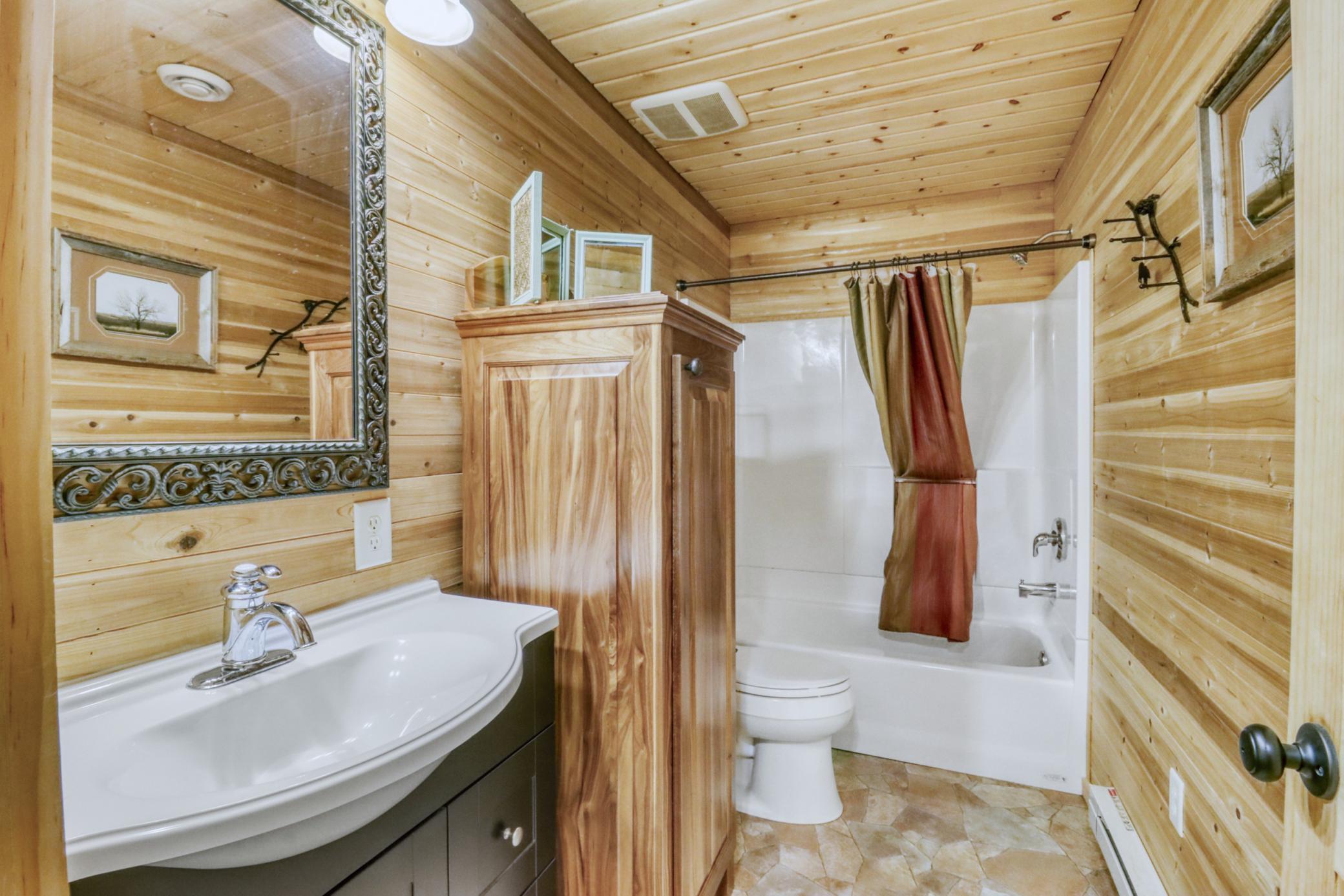 2007 single family home for sale at 4945 38th Avenue S in Fargo, ND — 4 bed, 4 bath (photo 56 of 72)