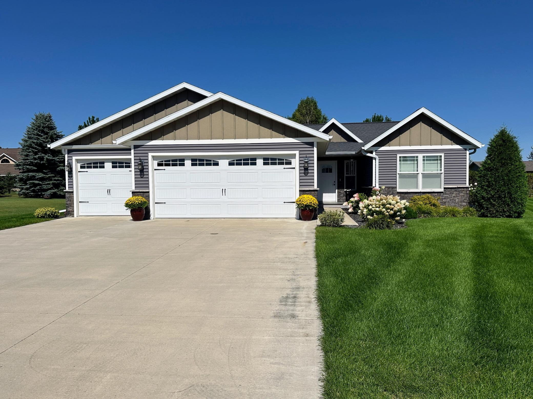 2014 single family home for sale at 600 14th Street NW in Perham, MN — 4 bed, 3 bath (photo 9 of 40)