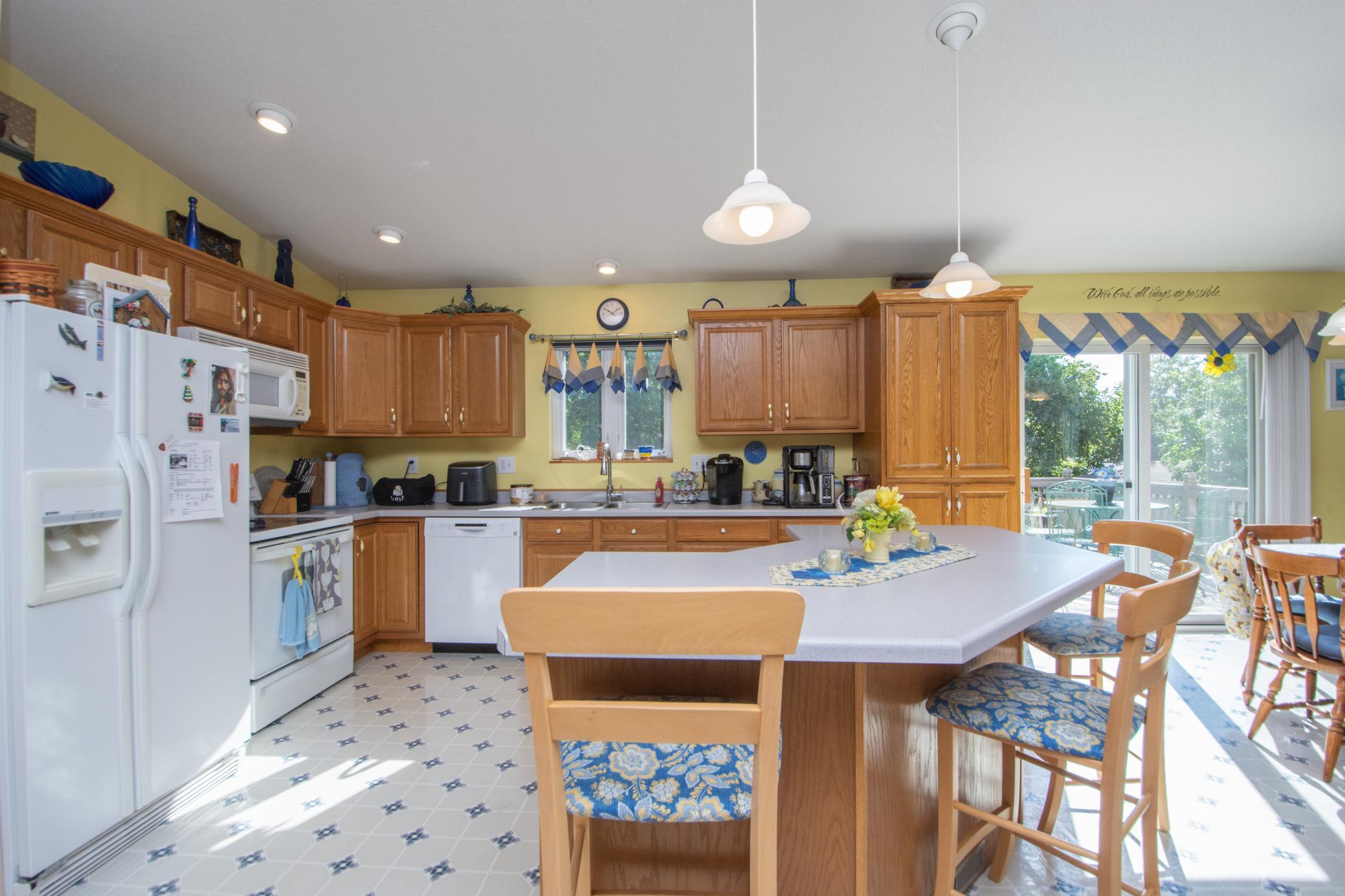 1999 single family home for sale at 1519 Sunset Boulevard in Hawley, MN — 4 bed, 2 bath (photo 11 of 47)