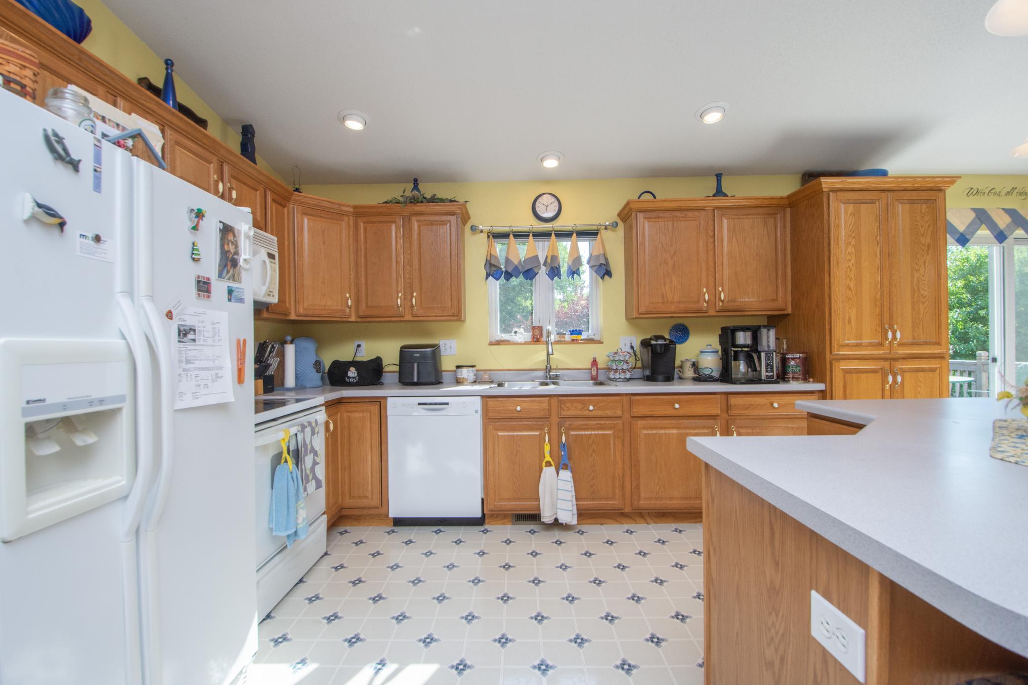1999 single family home for sale at 1519 Sunset Boulevard in Hawley, MN — 4 bed, 2 bath (photo 12 of 47)