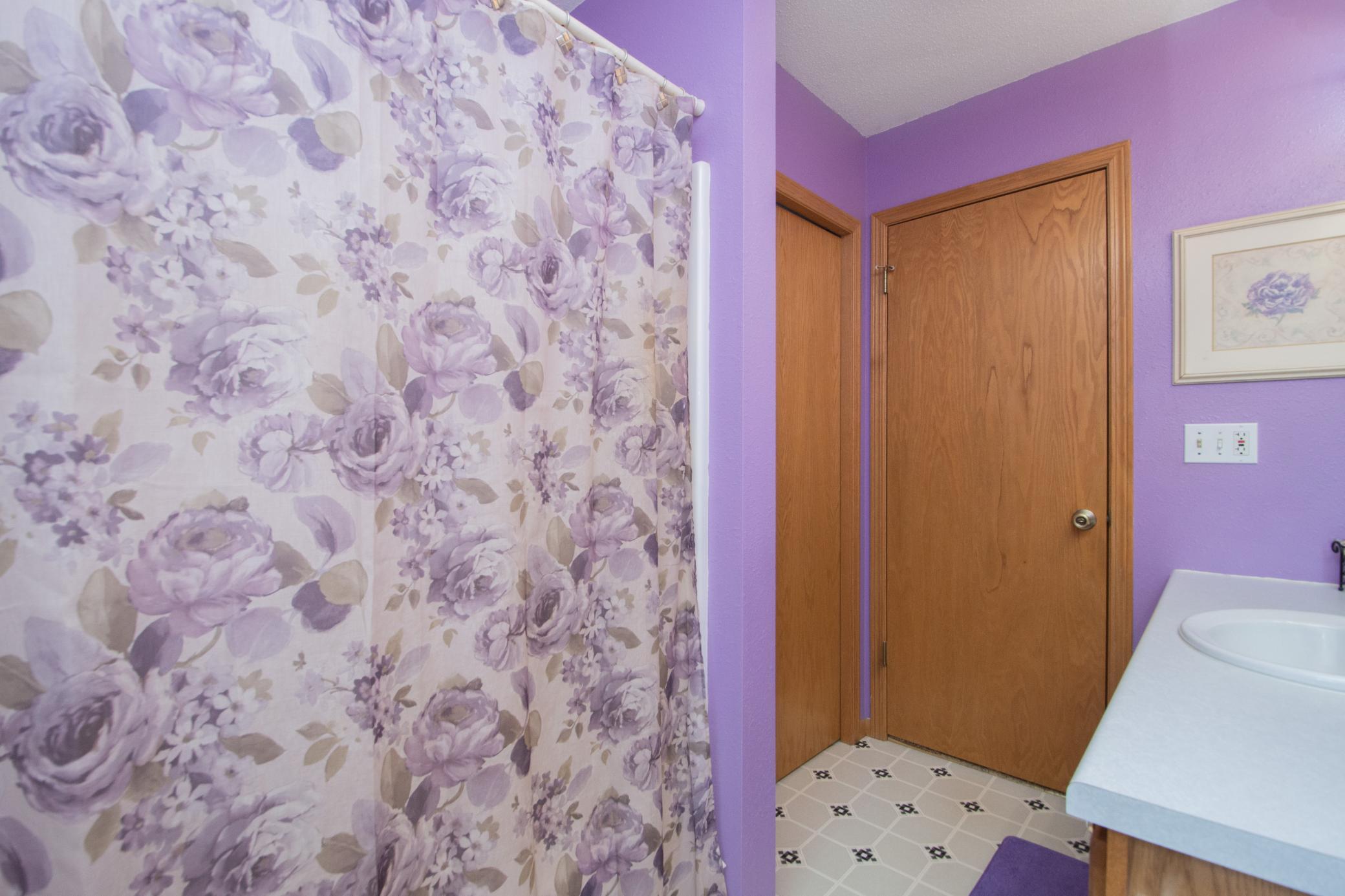 1999 single family home for sale at 1519 Sunset Boulevard in Hawley, MN — 4 bed, 2 bath (photo 17 of 47)