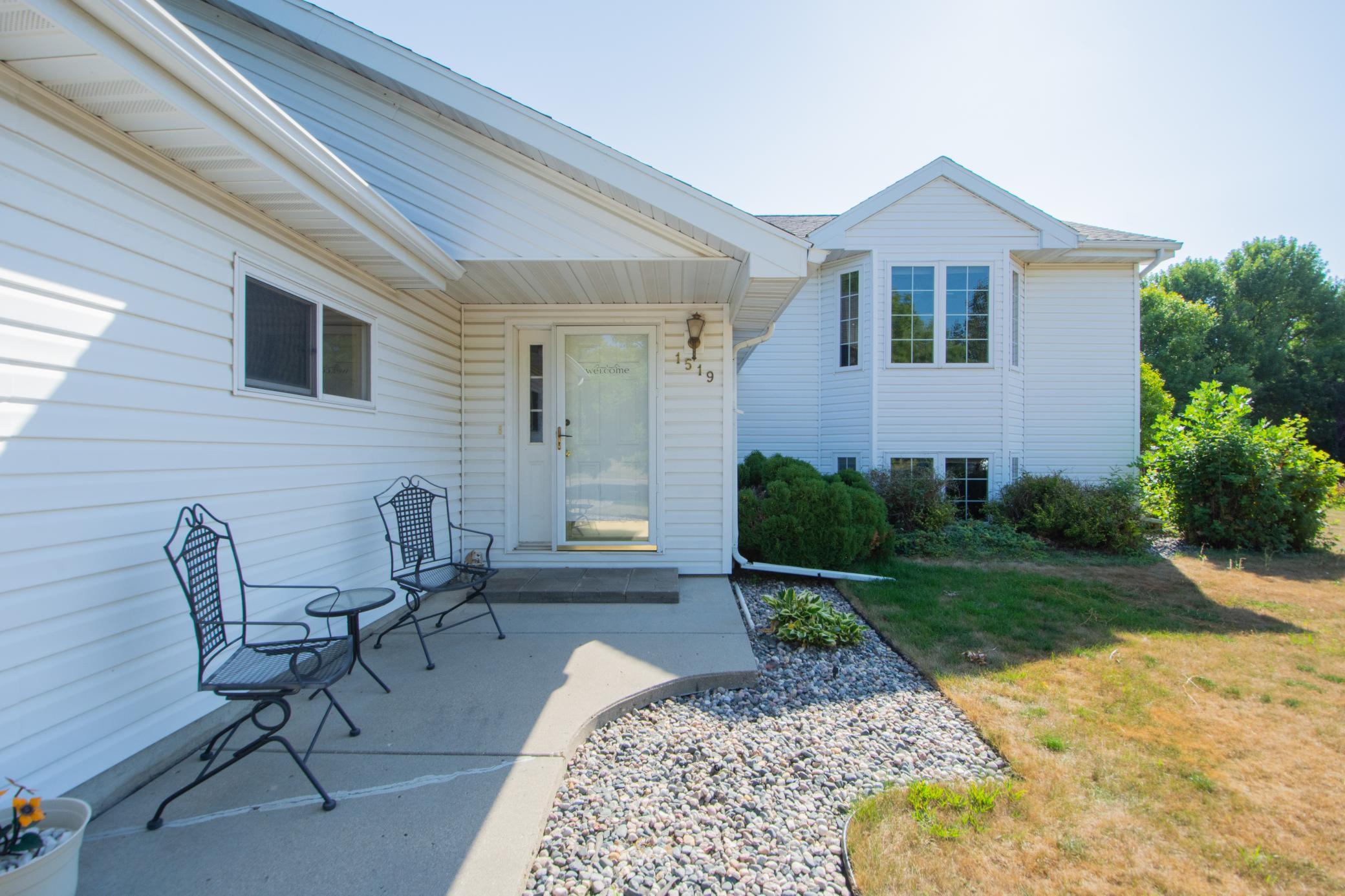 1999 single family home for sale at 1519 Sunset Boulevard in Hawley, MN — 4 bed, 2 bath (photo 3 of 47)