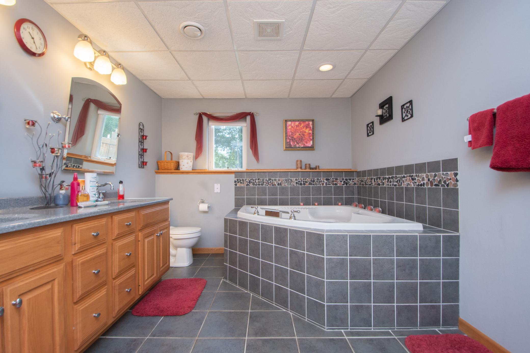 1999 single family home for sale at 1519 Sunset Boulevard in Hawley, MN — 4 bed, 2 bath (photo 29 of 47)