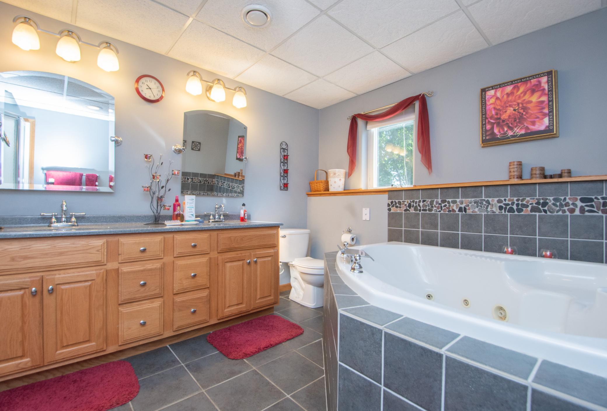 1999 single family home for sale at 1519 Sunset Boulevard in Hawley, MN — 4 bed, 2 bath (photo 30 of 47)