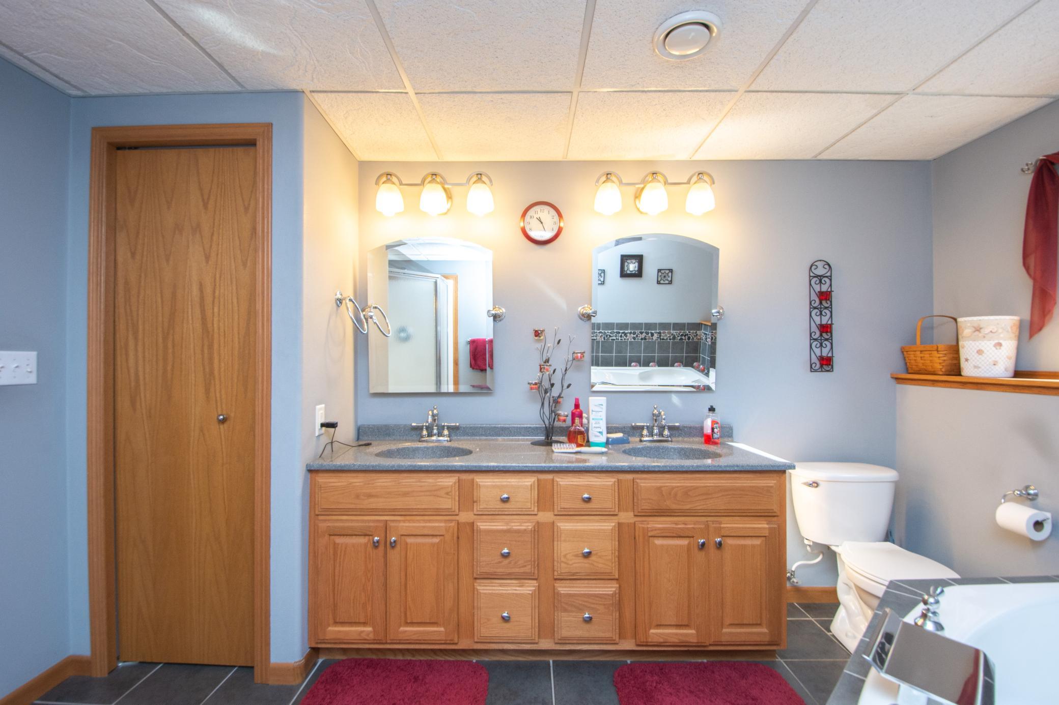 1999 single family home for sale at 1519 Sunset Boulevard in Hawley, MN — 4 bed, 2 bath (photo 31 of 47)