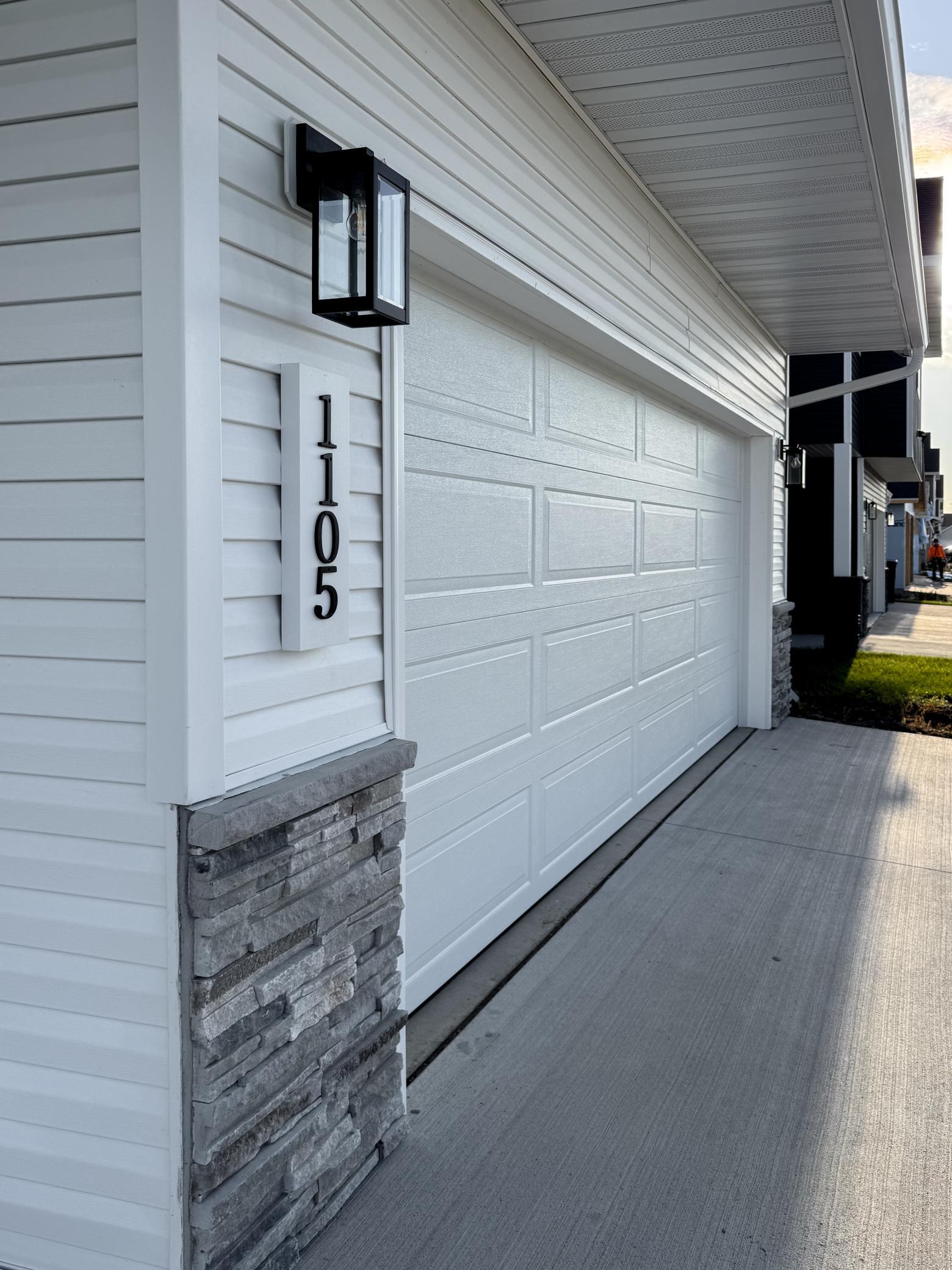 2025 single family home for sale at 1105 Jill Drive W in West Fargo, ND — 3 bed, 2 bath (photo 4 of 35)