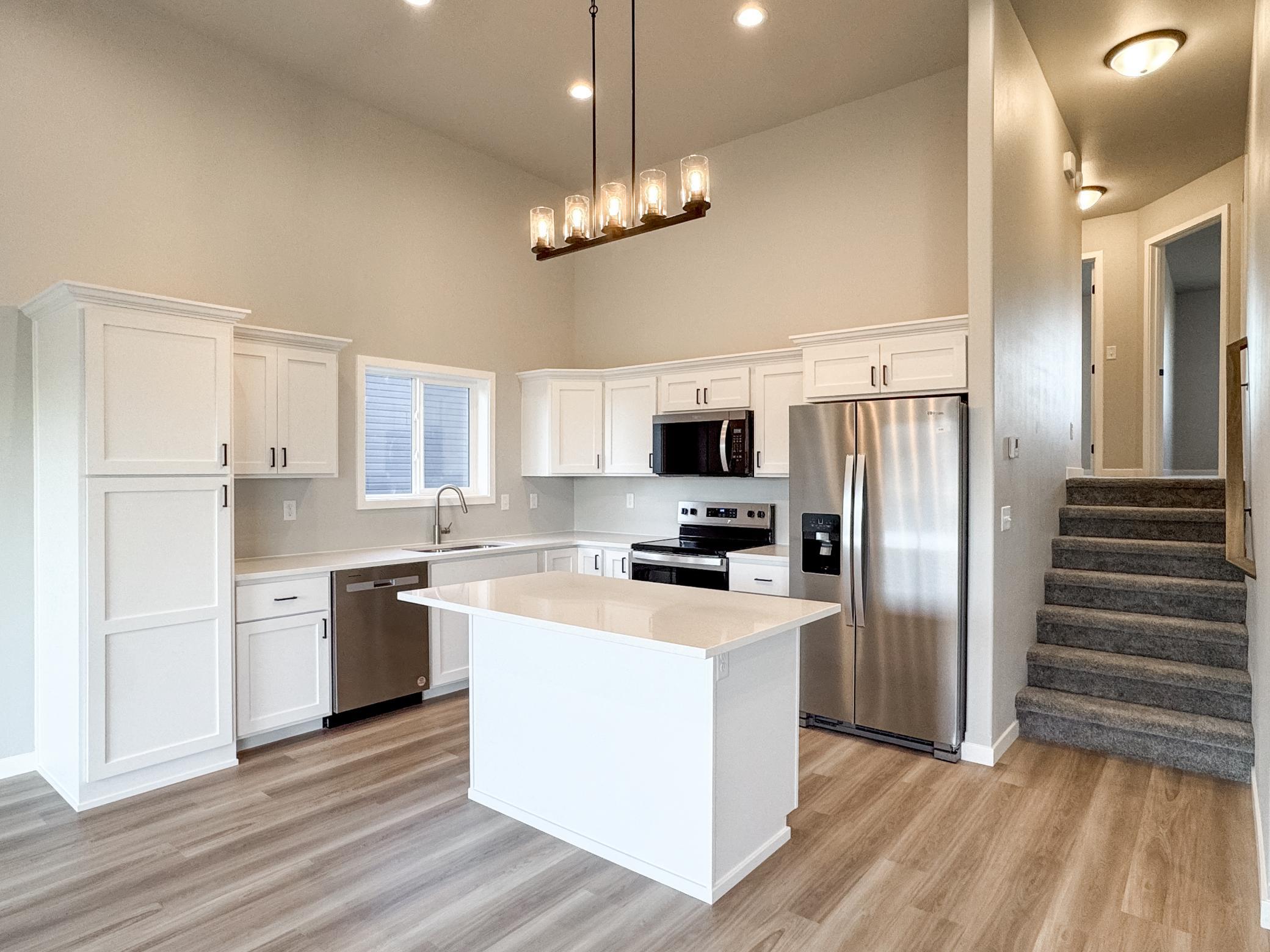 2025 single family home for sale at 1105 Jill Drive W in West Fargo, ND — 3 bed, 2 bath (photo 5 of 35)