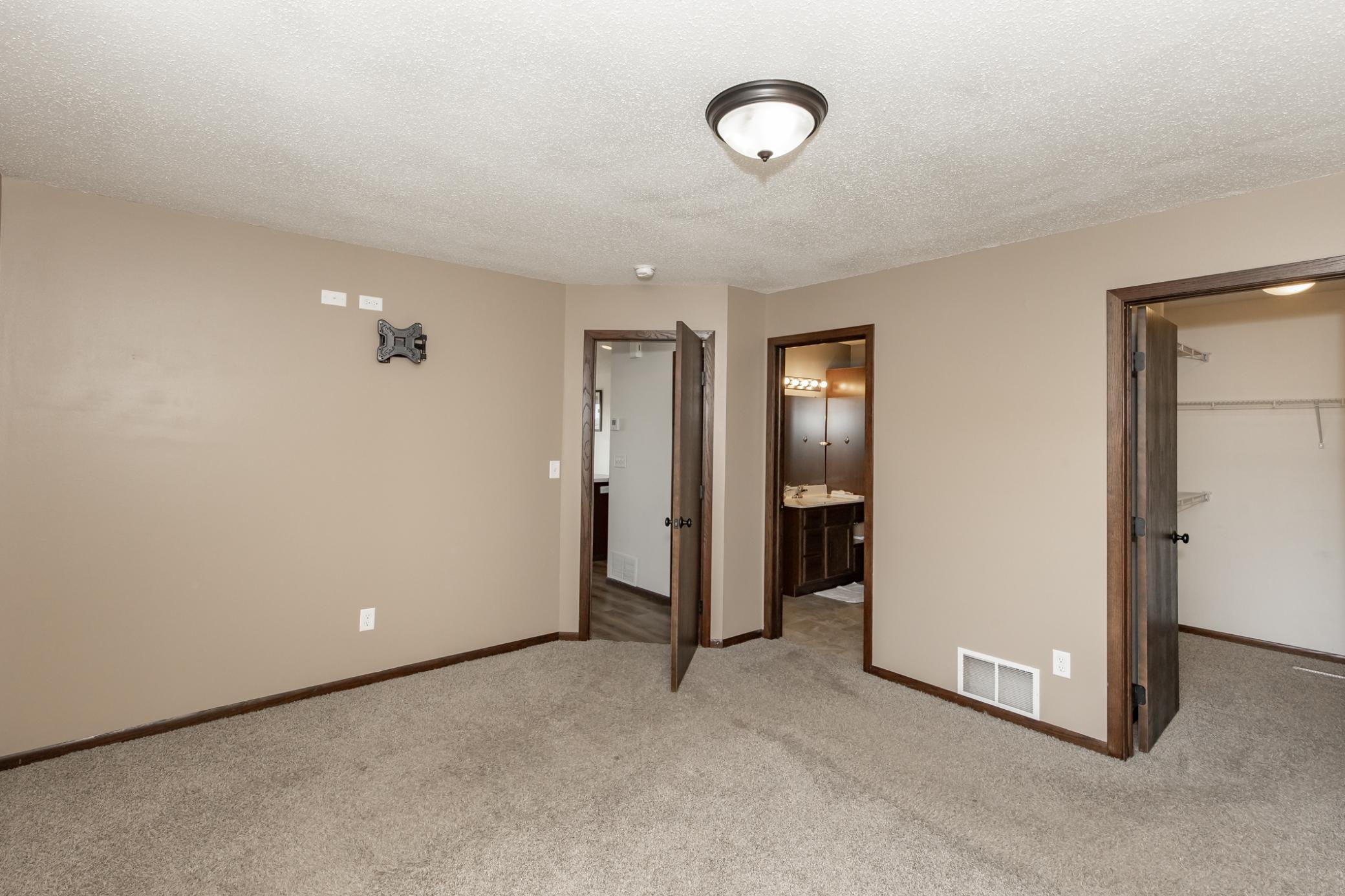 2016 single family home for sale at 613 5th Street E in Horace, ND — 3 bed, 2 bath (photo 16 of 38)