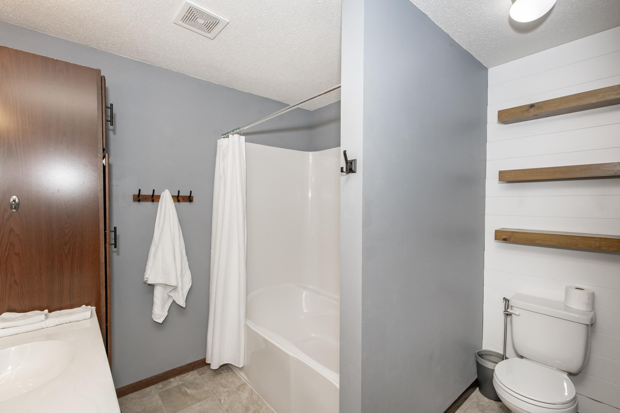 2016 single family home for sale at 613 5th Street E in Horace, ND — 3 bed, 2 bath (photo 18 of 38)