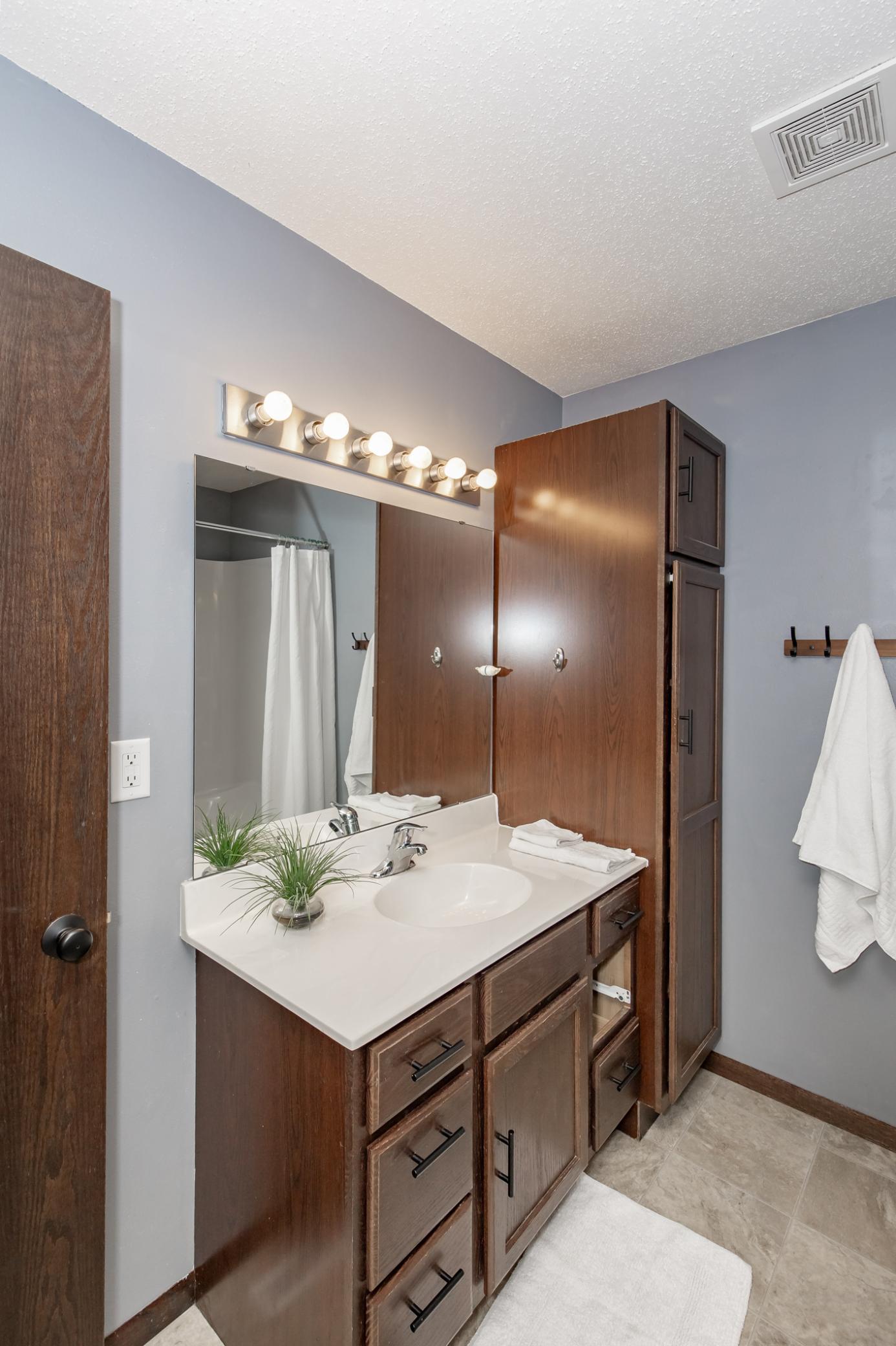 2016 single family home for sale at 613 5th Street E in Horace, ND — 3 bed, 2 bath (photo 20 of 38)