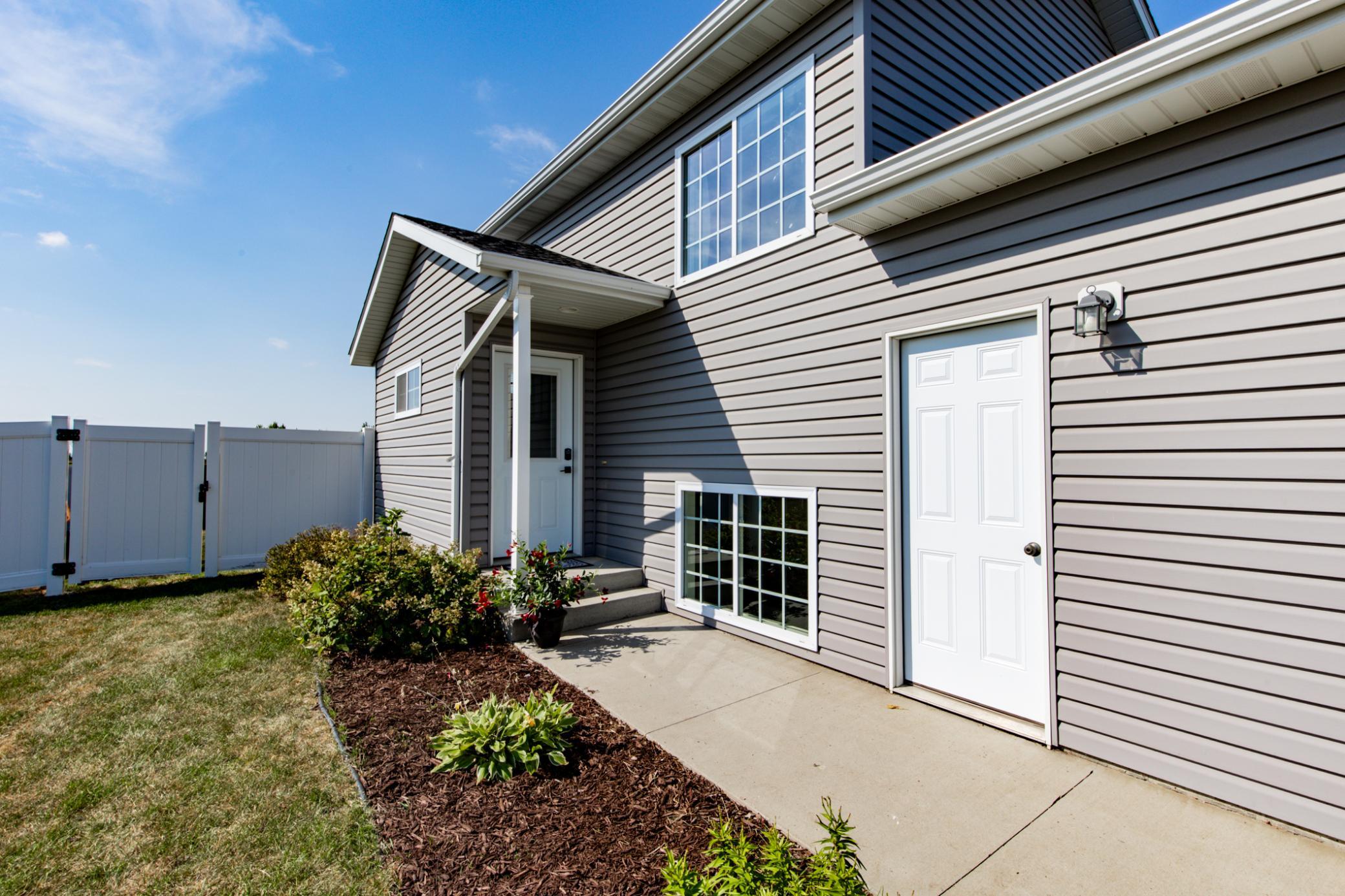 2016 single family home for sale at 613 5th Street E in Horace, ND — 3 bed, 2 bath (photo 3 of 38)