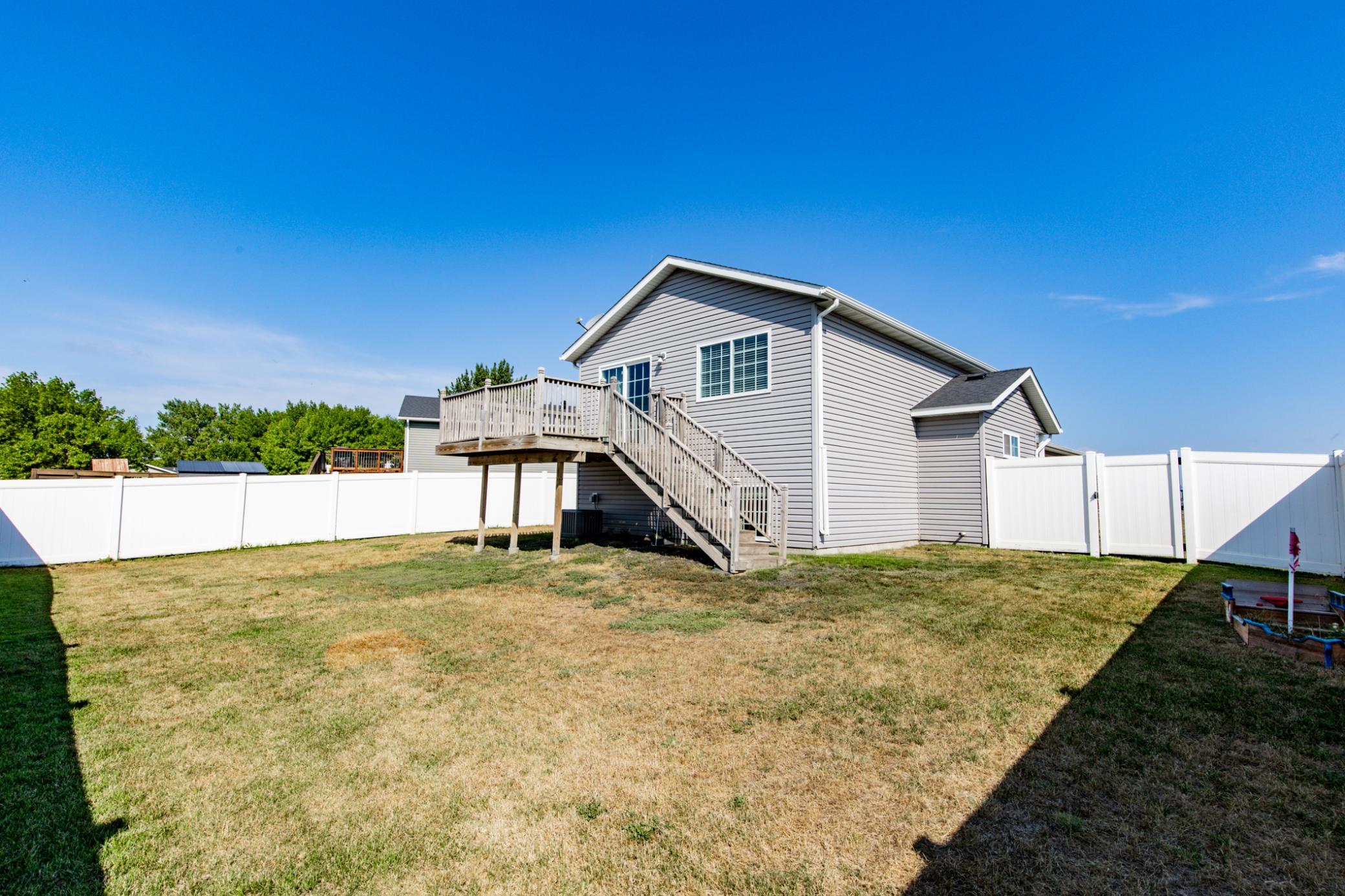 2016 single family home for sale at 613 5th Street E in Horace, ND — 3 bed, 2 bath (photo 34 of 38)