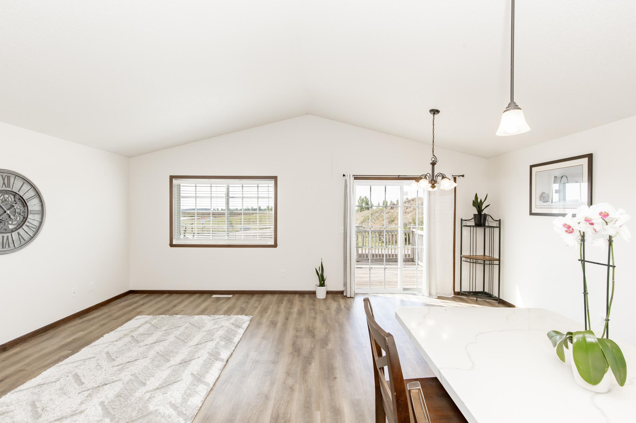 2016 single family home for sale at 613 5th Street E in Horace, ND — 3 bed, 2 bath (photo 9 of 38)