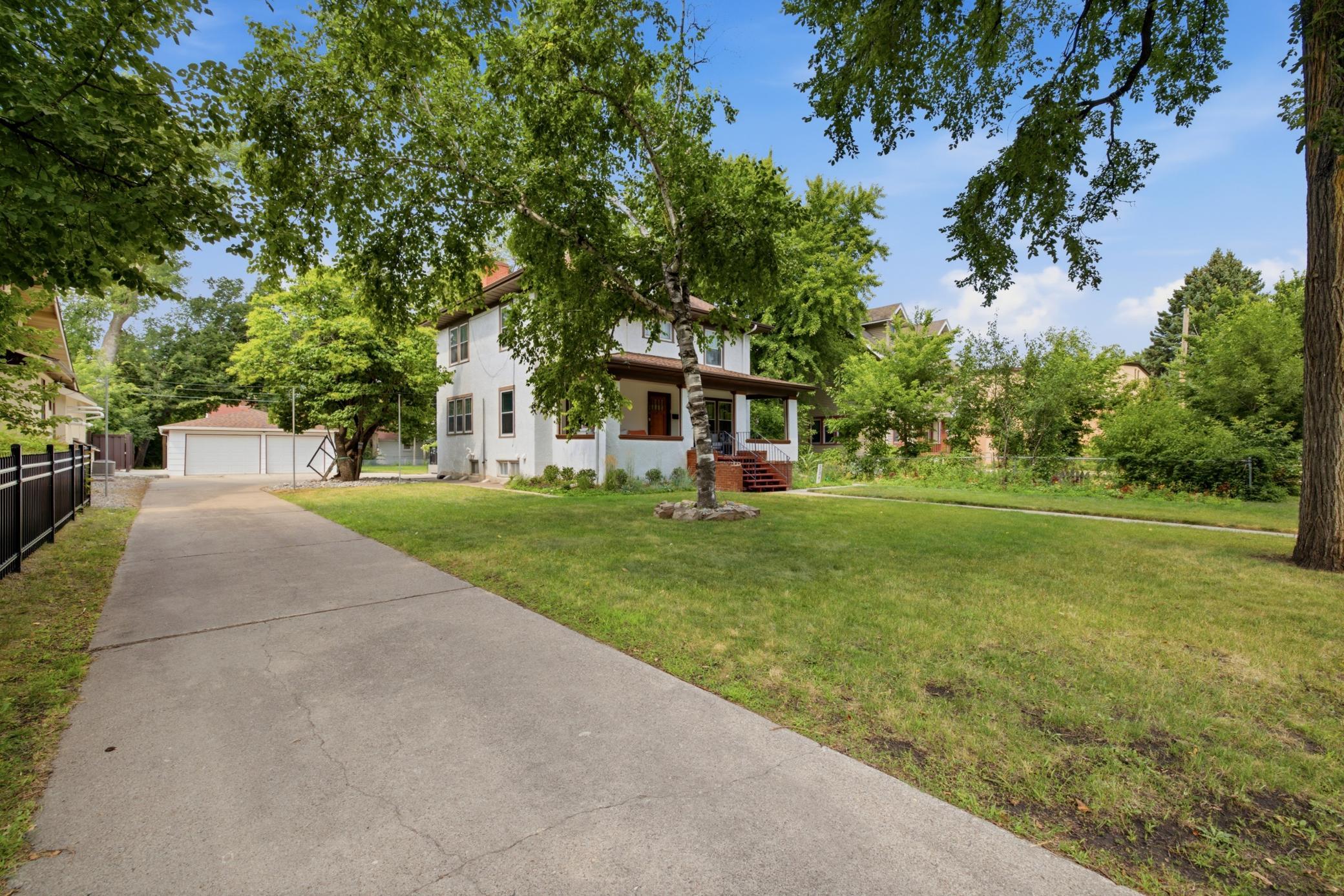 1917 single family home for sale at 1236 Broadway N in Fargo, ND — 5 bed, 3 bath (photo 5 of 82)