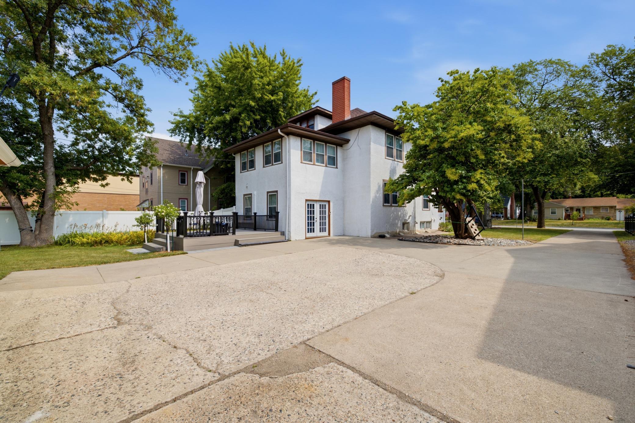 1917 single family home for sale at 1236 Broadway N in Fargo, ND — 5 bed, 3 bath (photo 8 of 82)