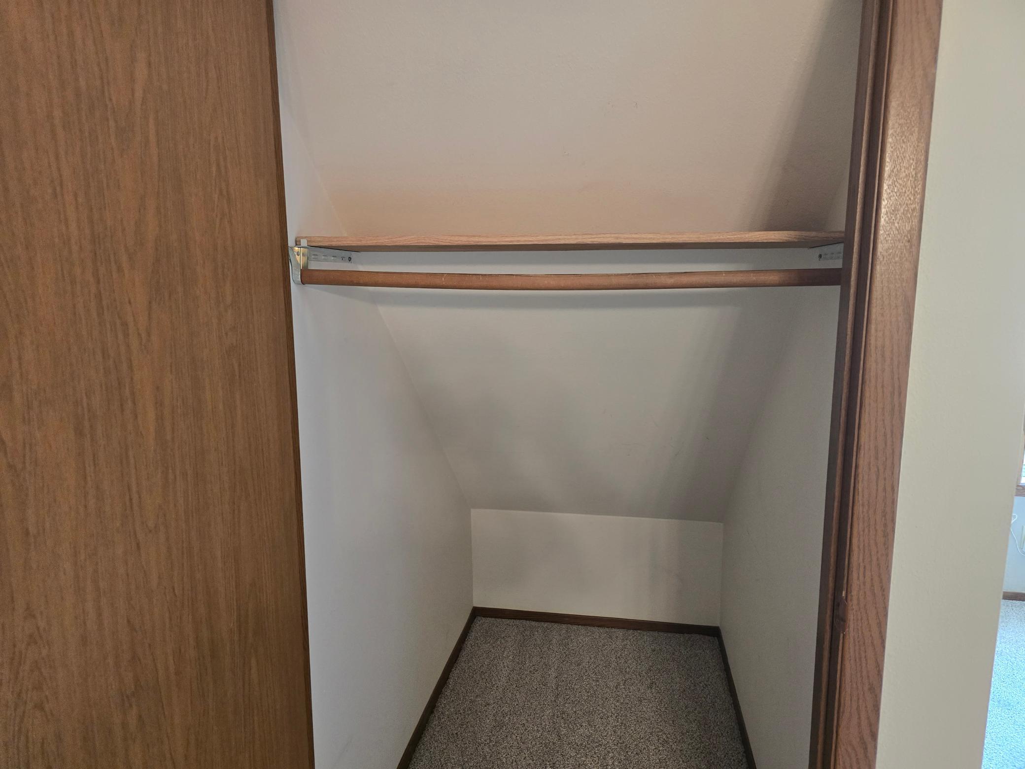 1985 condo for sale at 1727 27th Avenue S in Fargo, ND — 2 bed, 1 bath (photo 13 of 14)