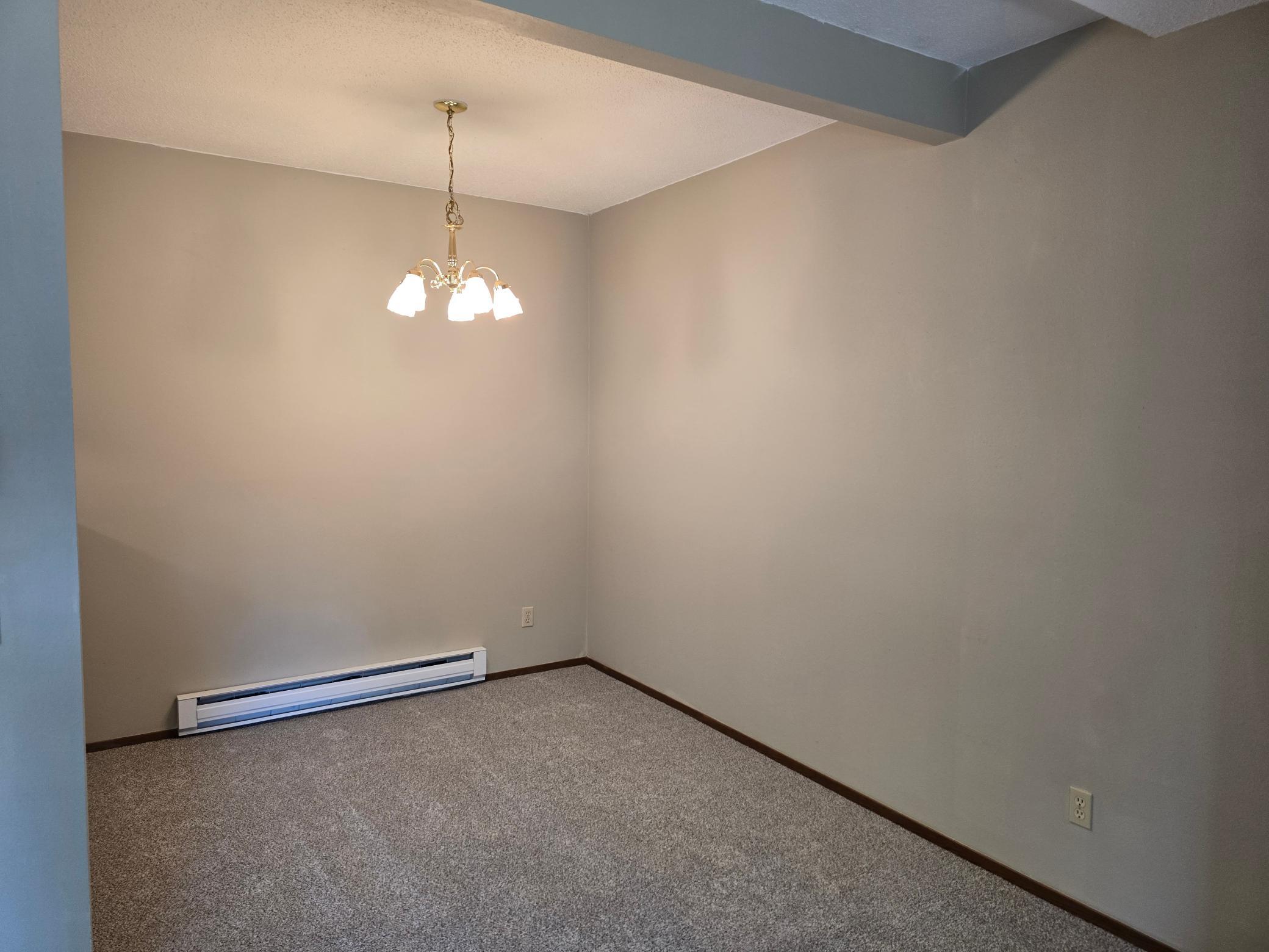 1985 condo for sale at 1727 27th Avenue S in Fargo, ND — 2 bed, 1 bath (photo 3 of 14)