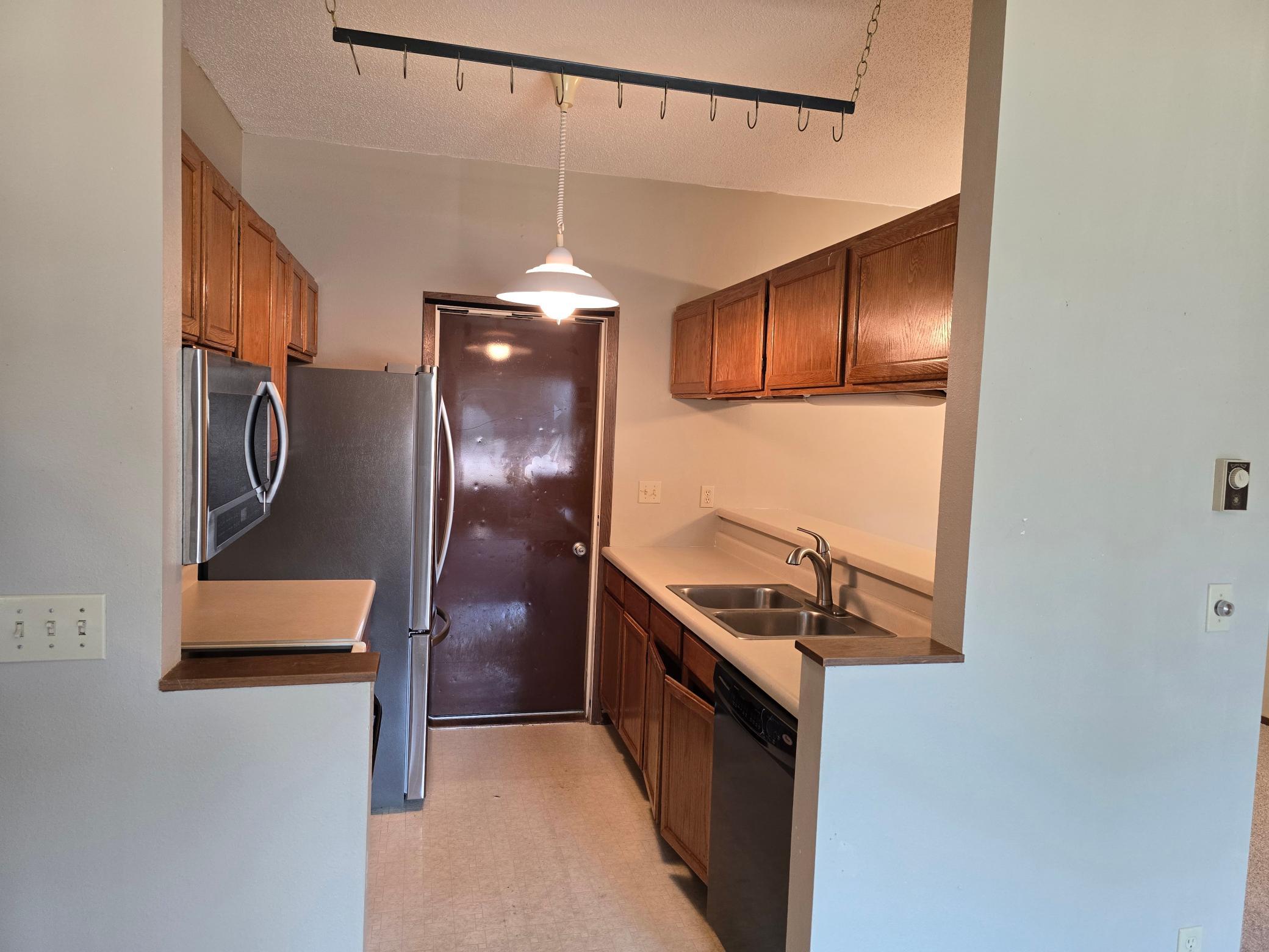 1985 condo for sale at 1727 27th Avenue S in Fargo, ND — 2 bed, 1 bath (photo 4 of 14)