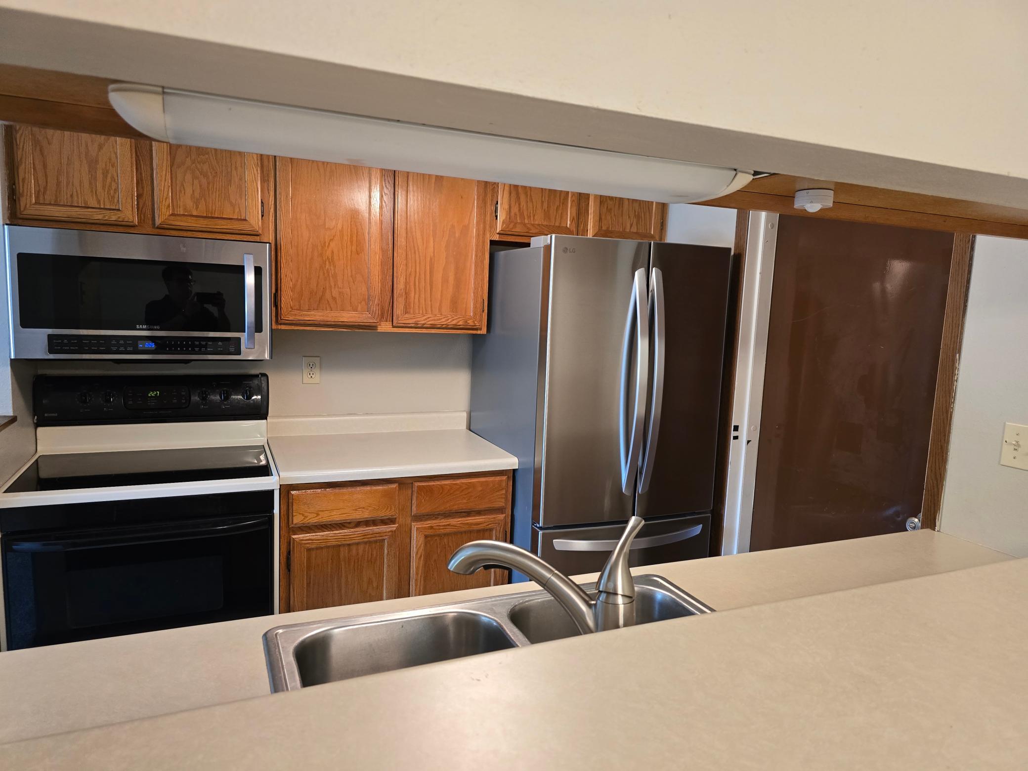 1985 condo for sale at 1727 27th Avenue S in Fargo, ND — 2 bed, 1 bath (photo 5 of 14)