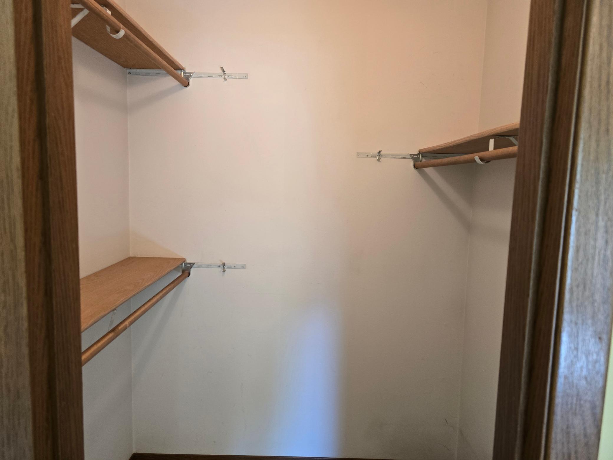 1985 condo for sale at 1727 27th Avenue S in Fargo, ND — 2 bed, 1 bath (photo 8 of 14)