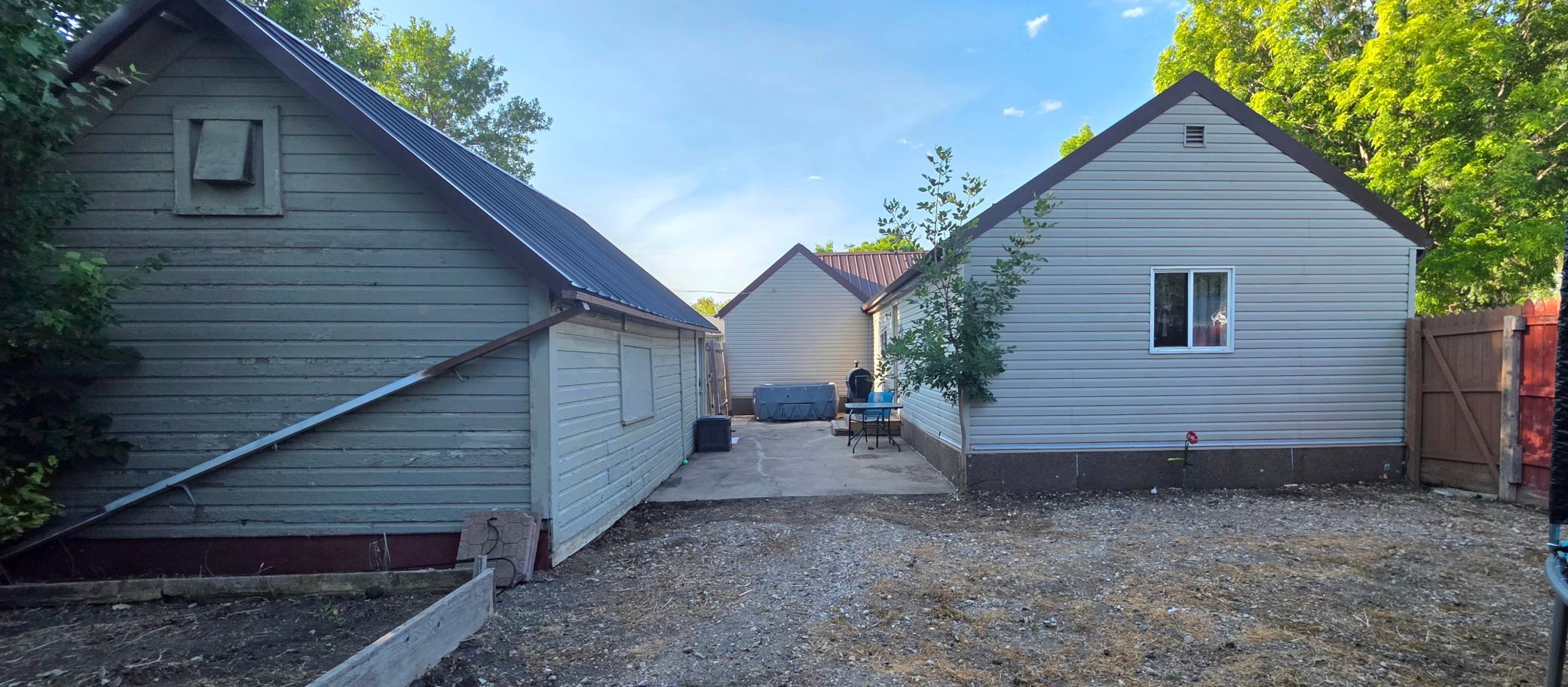 1920 single family home for sale at 805 4th Street NE in Valley City, ND — 2 bed, 1 bath (photo 22 of 24)