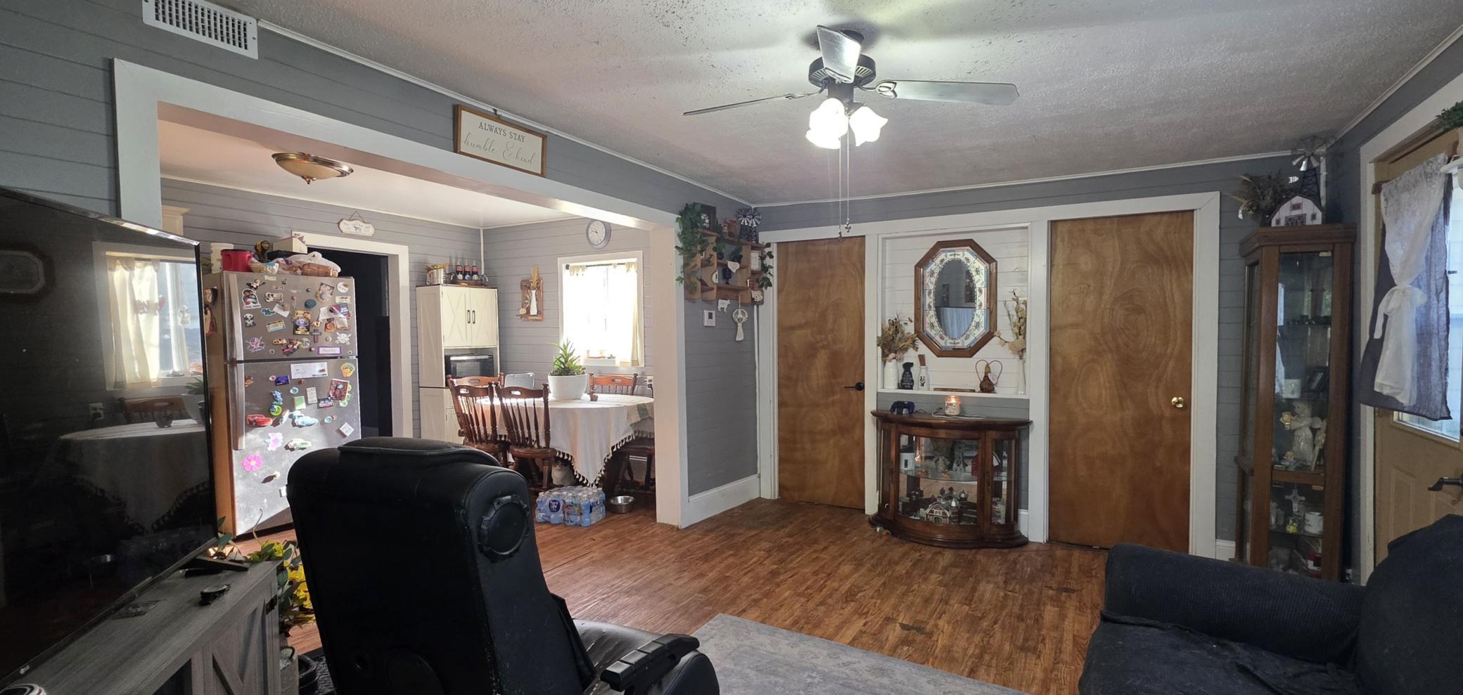 1920 single family home for sale at 805 4th Street NE in Valley City, ND — 2 bed, 1 bath (photo 5 of 24)