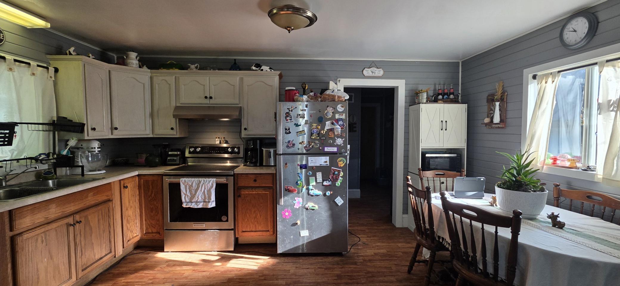 1920 single family home for sale at 805 4th Street NE in Valley City, ND — 2 bed, 1 bath (photo 6 of 24)