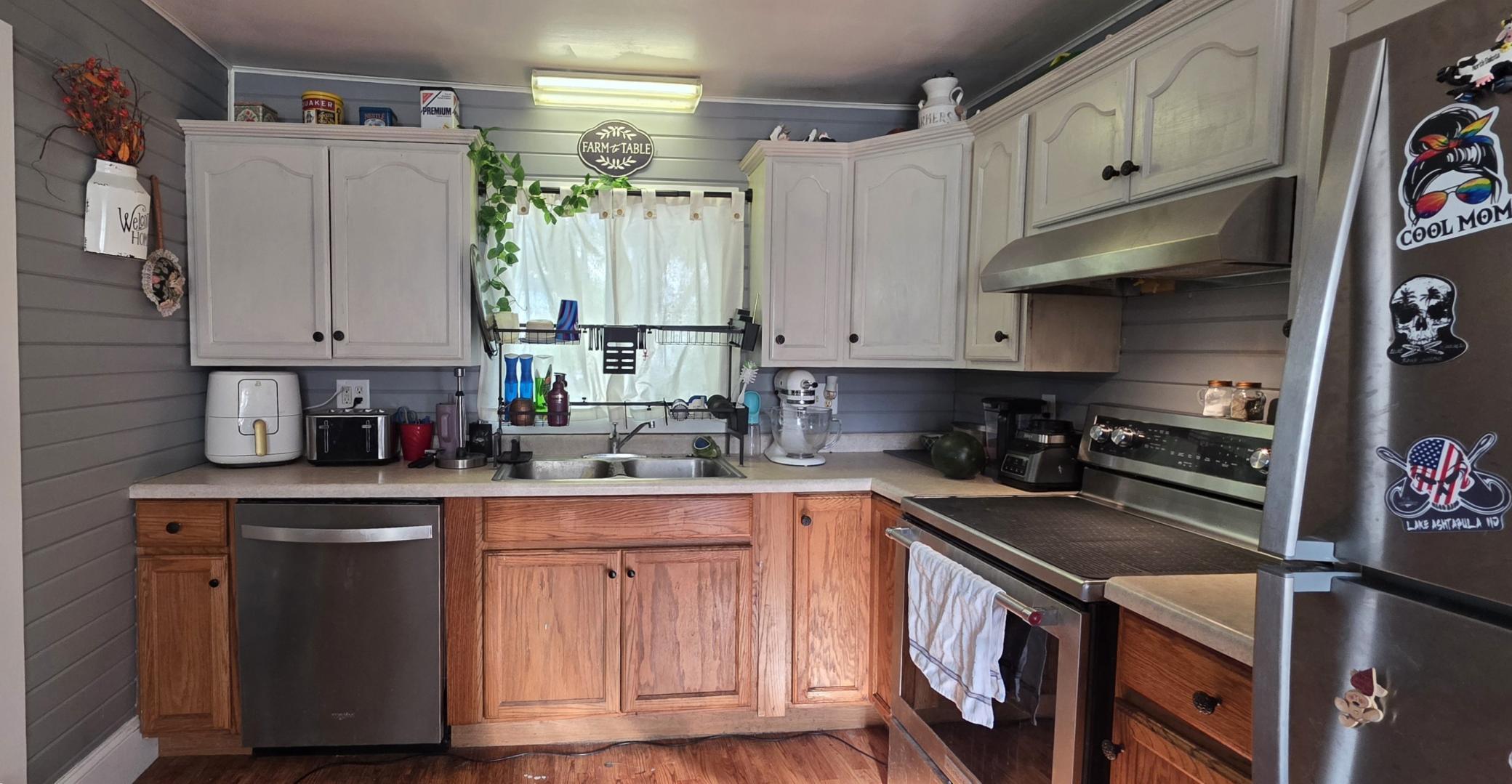 1920 single family home for sale at 805 4th Street NE in Valley City, ND — 2 bed, 1 bath (photo 8 of 24)