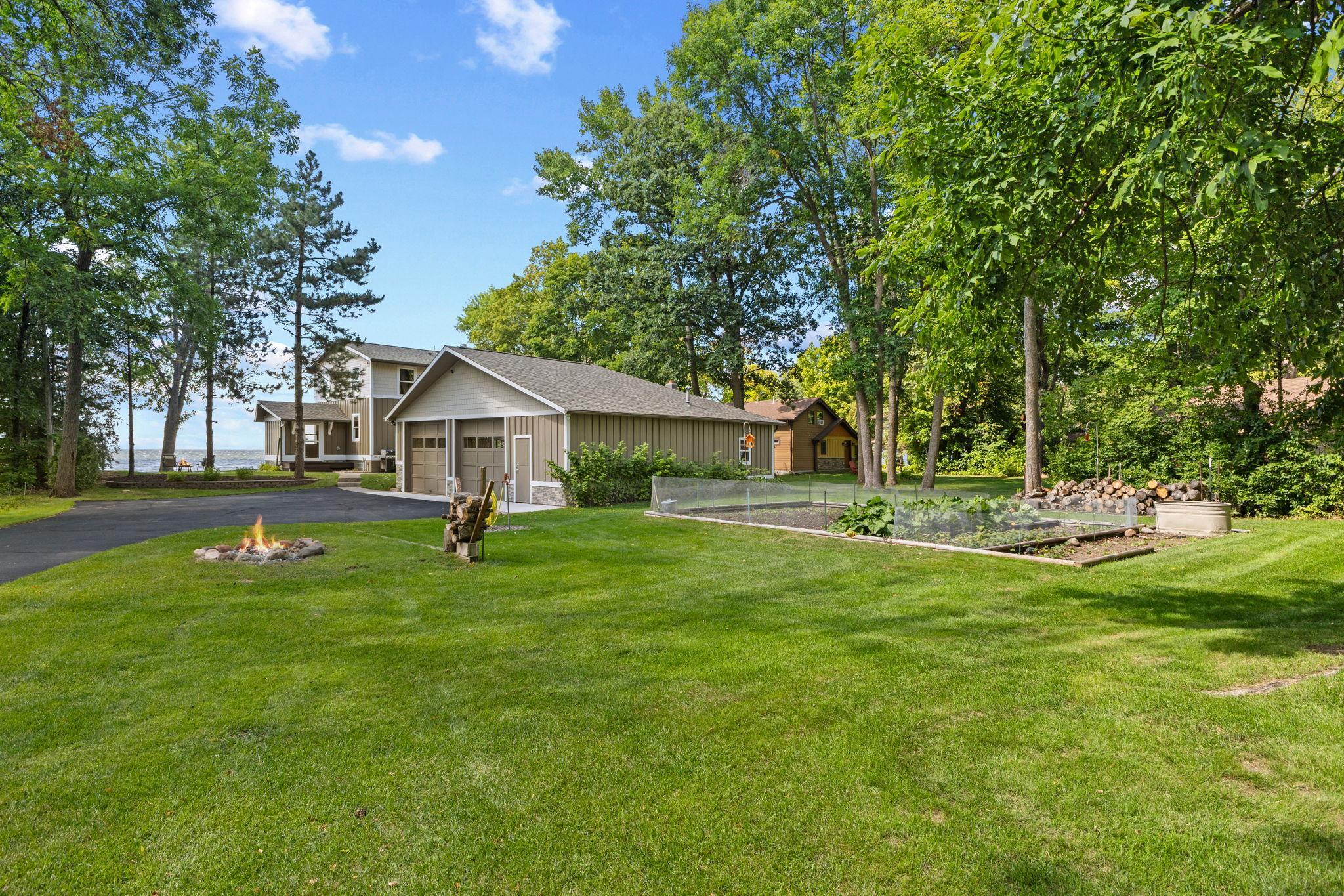 1954 single family home for sale at 16405 328th Avenue in Isle, MN — 3 bed, 3 bath (photo 3 of 50)