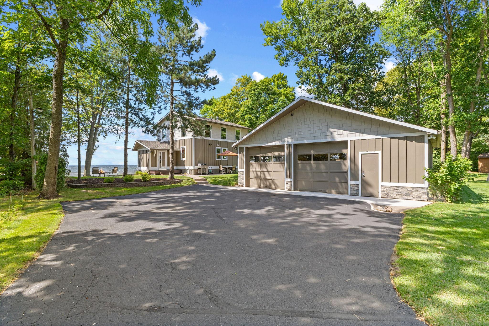 1954 single family home for sale at 16405 328th Avenue in Isle, MN — 3 bed, 3 bath (photo 4 of 50)