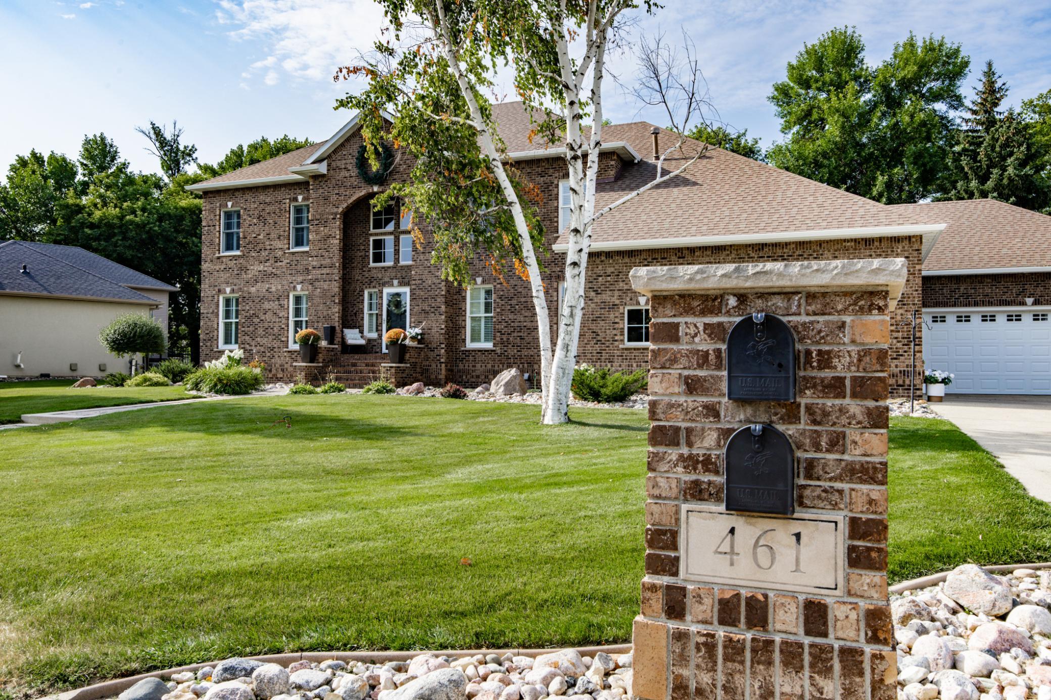 2002 single family home for sale at 461 20th Avenue E in West Fargo, ND — 5 bed, 4 bath (photo 3 of 112)