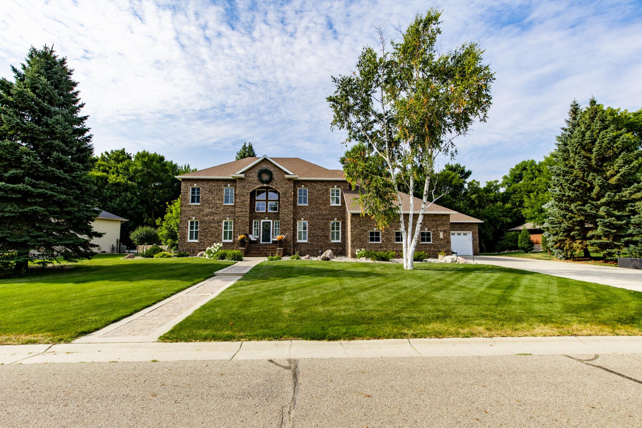 2002 single family home for sale at 461 20th Avenue E in West Fargo, ND — 5 bed, 4 bath (photo 4 of 112)