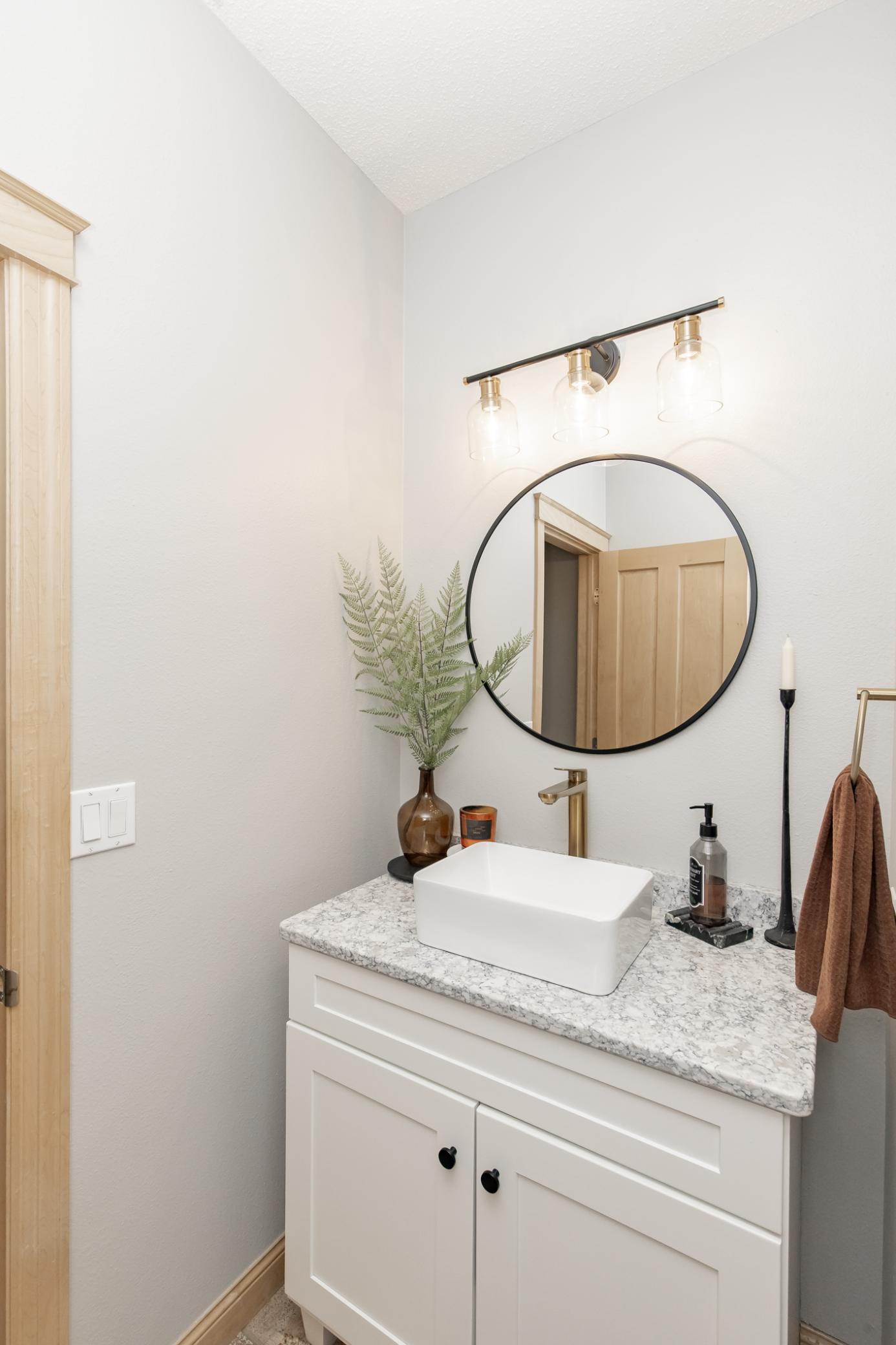 2002 single family home for sale at 461 20th Avenue E in West Fargo, ND — 5 bed, 4 bath (photo 31 of 112)