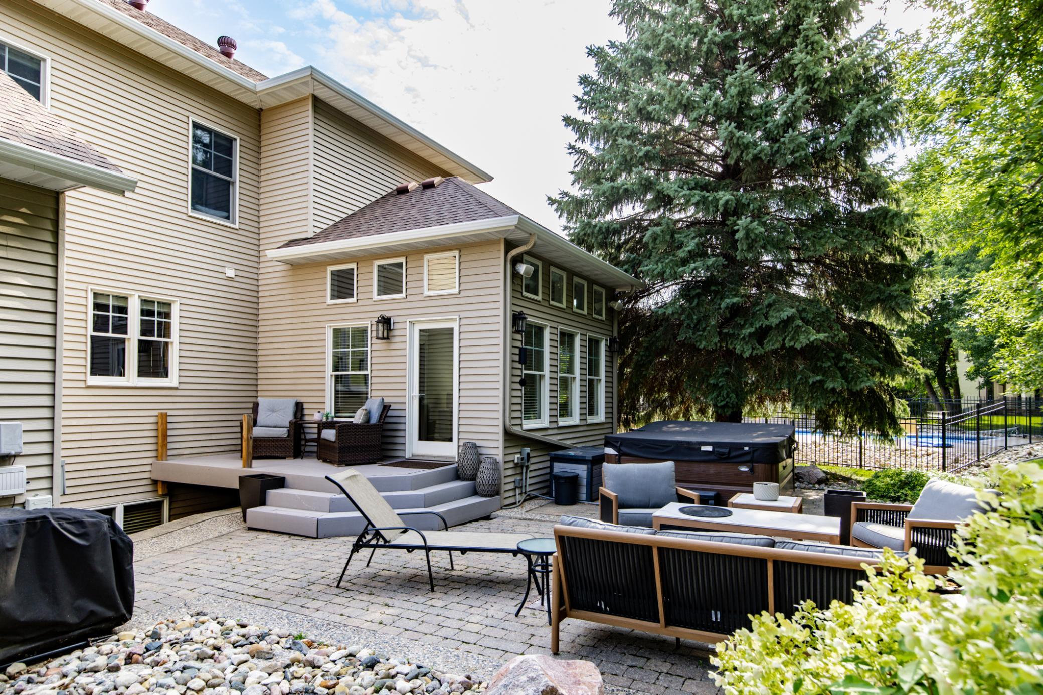 2002 single family home for sale at 461 20th Avenue E in West Fargo, ND — 5 bed, 4 bath (photo 89 of 112)