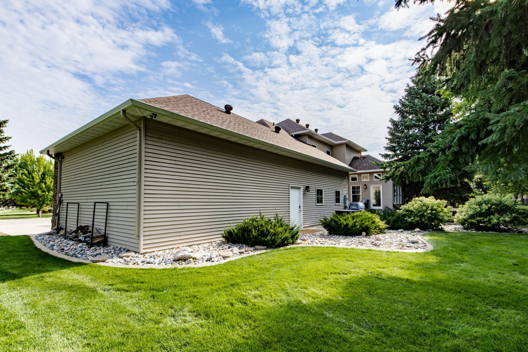 2002 single family home for sale at 461 20th Avenue E in West Fargo, ND — 5 bed, 4 bath (photo 92 of 112)