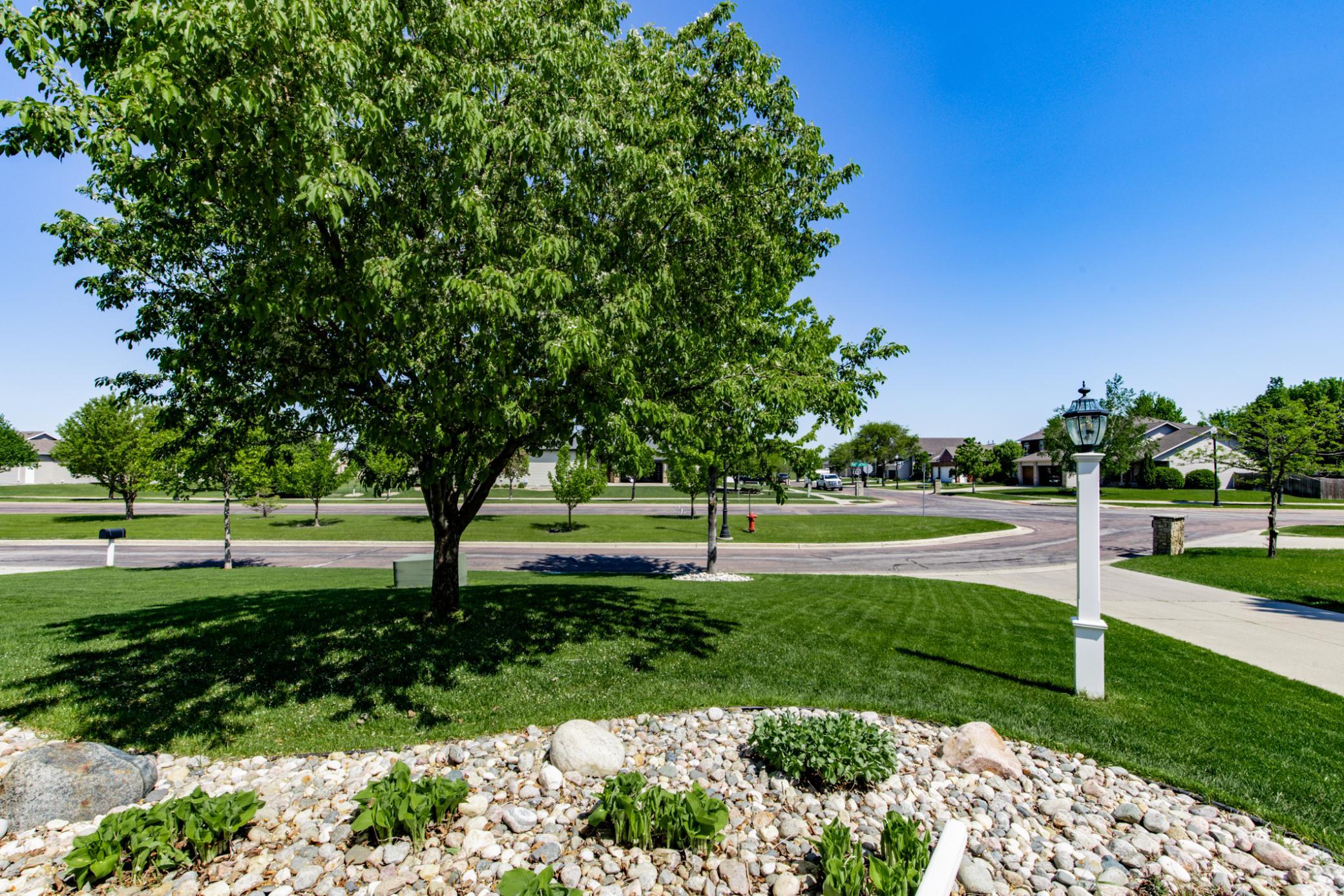 2006 single family home for sale at 2516 Rose Creek Parkway S in Fargo, ND — 4 bed, 3 bath (photo 4 of 66)