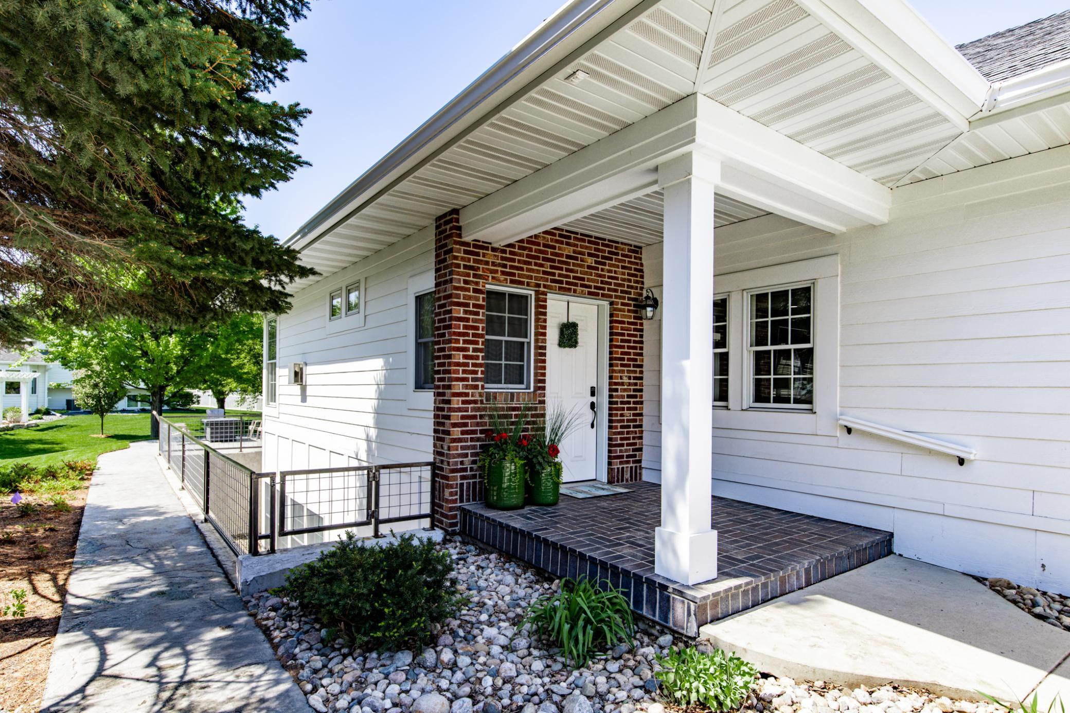 2006 single family home for sale at 2516 Rose Creek Parkway S in Fargo, ND — 4 bed, 3 bath (photo 5 of 66)