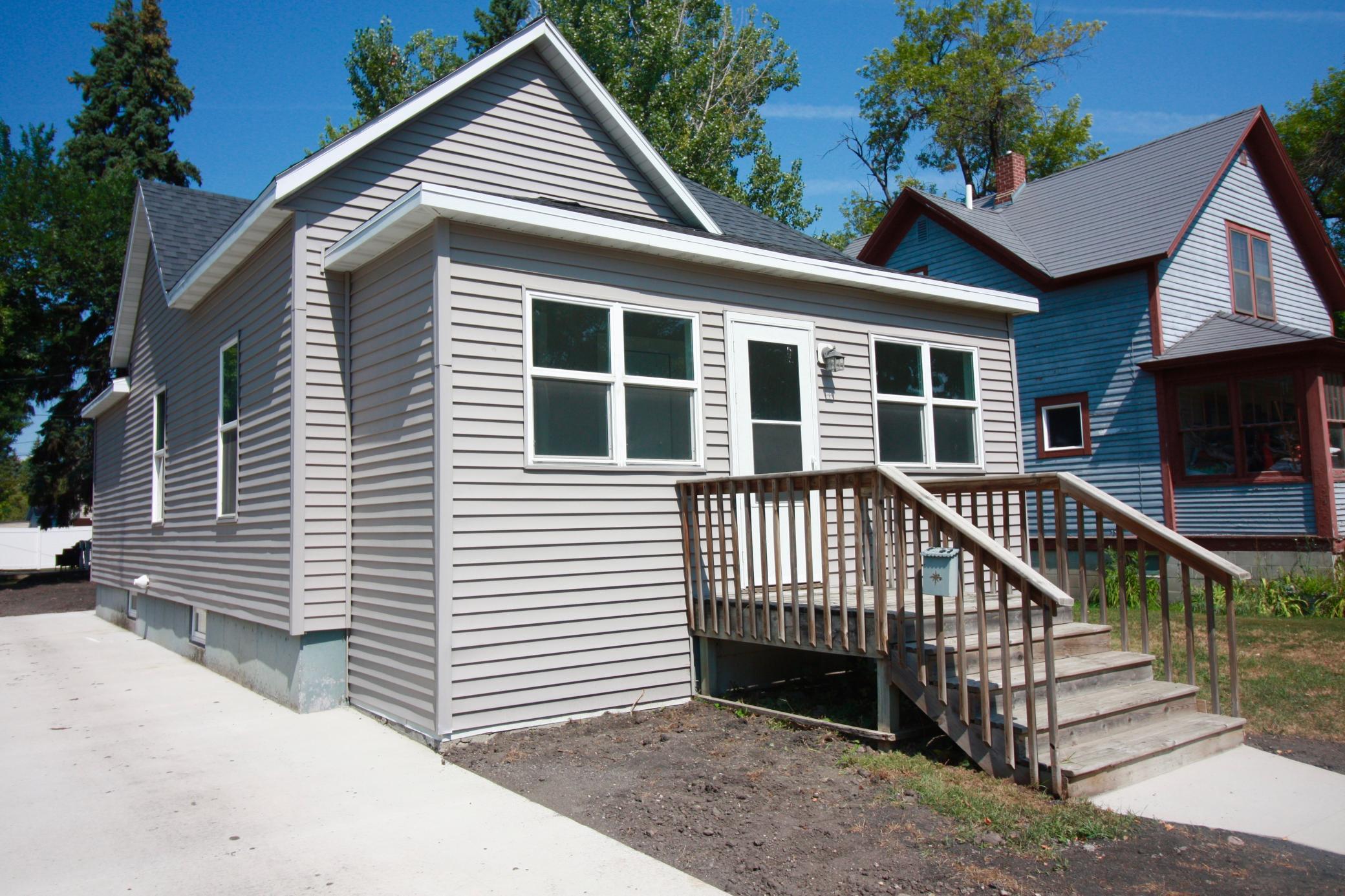 1908 single family home for sale at 518 Andrews Avenue in Breckenridge, MN — 2 bed, 1 bath (photo 2 of 43)