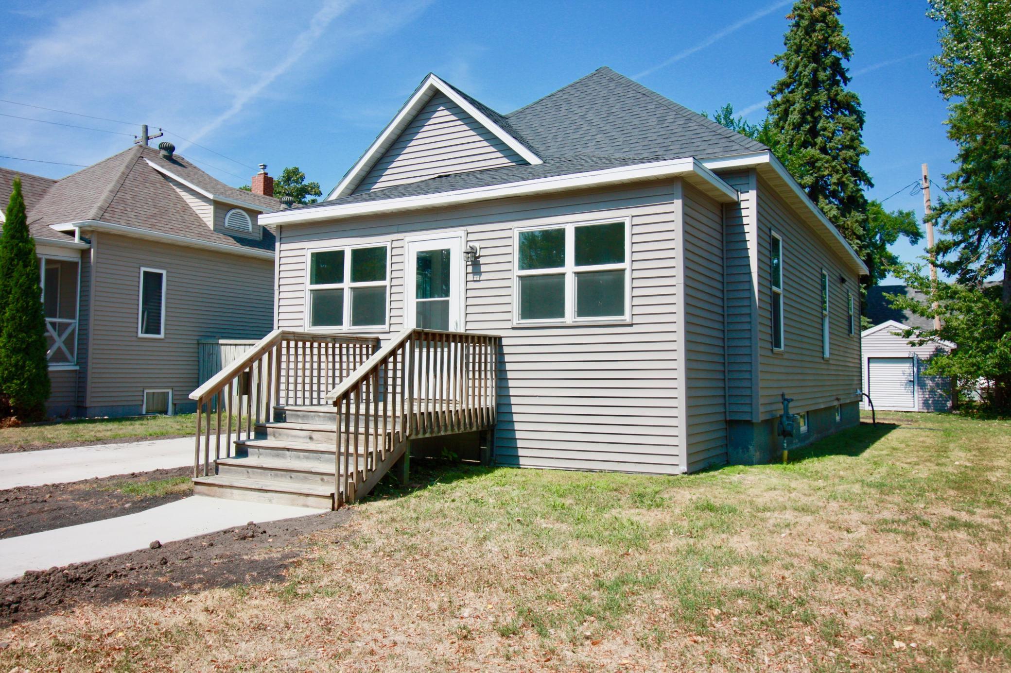 1908 single family home for sale at 518 Andrews Avenue in Breckenridge, MN — 2 bed, 1 bath (photo 3 of 43)