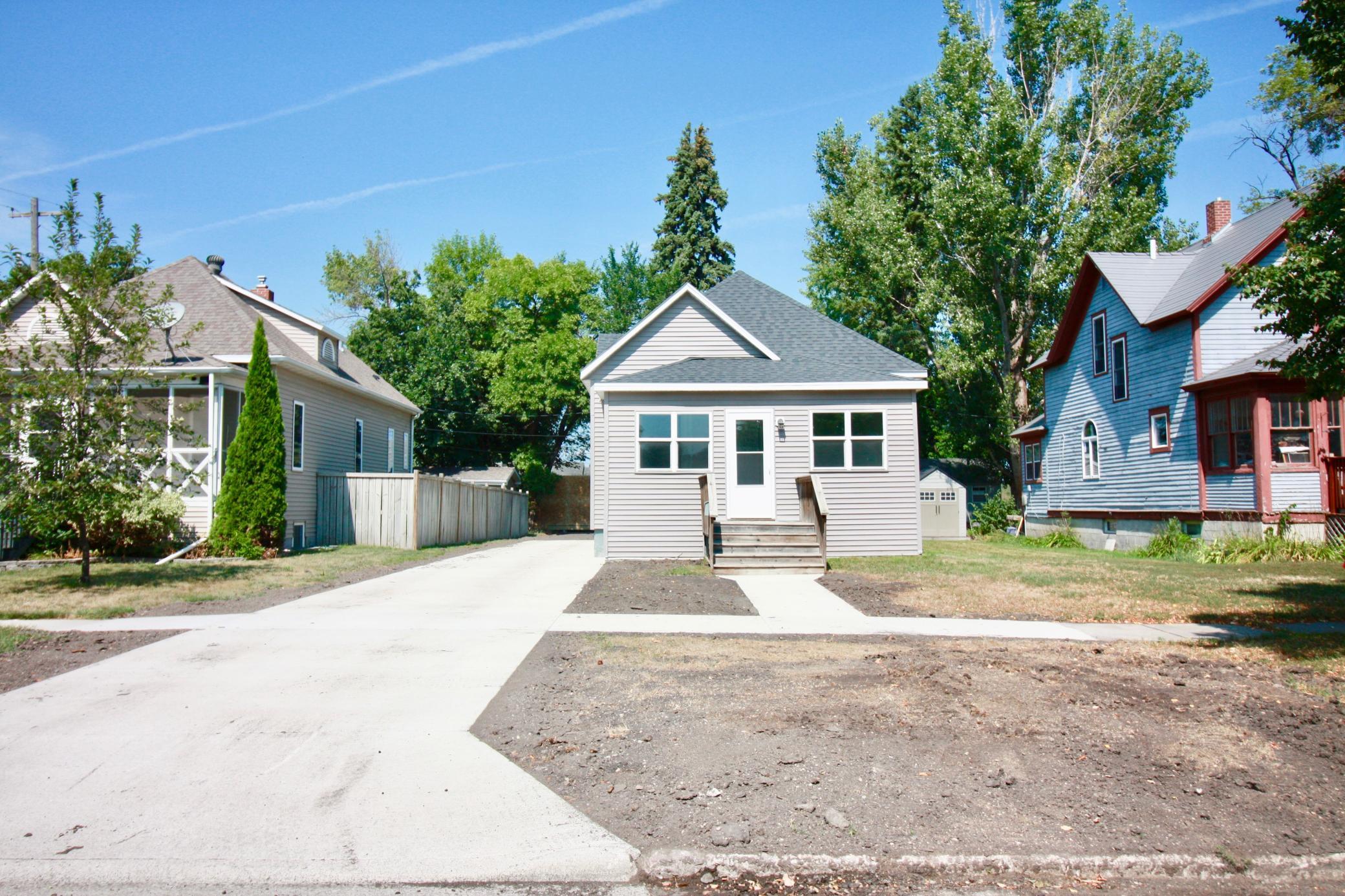 1908 single family home for sale at 518 Andrews Avenue in Breckenridge, MN — 2 bed, 1 bath (photo 4 of 43)