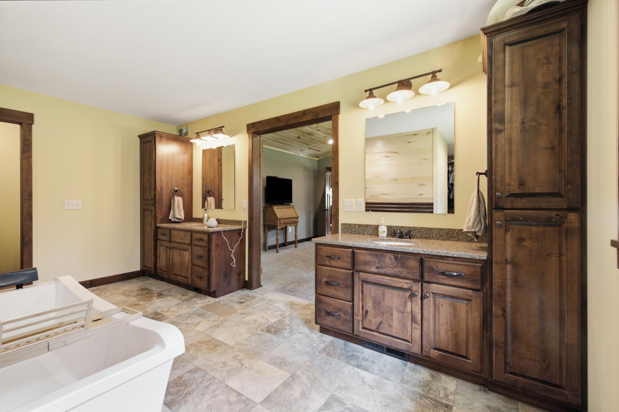 2017 single family home for sale at 3800 Branch Trail in Pequot Lakes, MN — 5 bed, 3 bath (photo 13 of 76)
