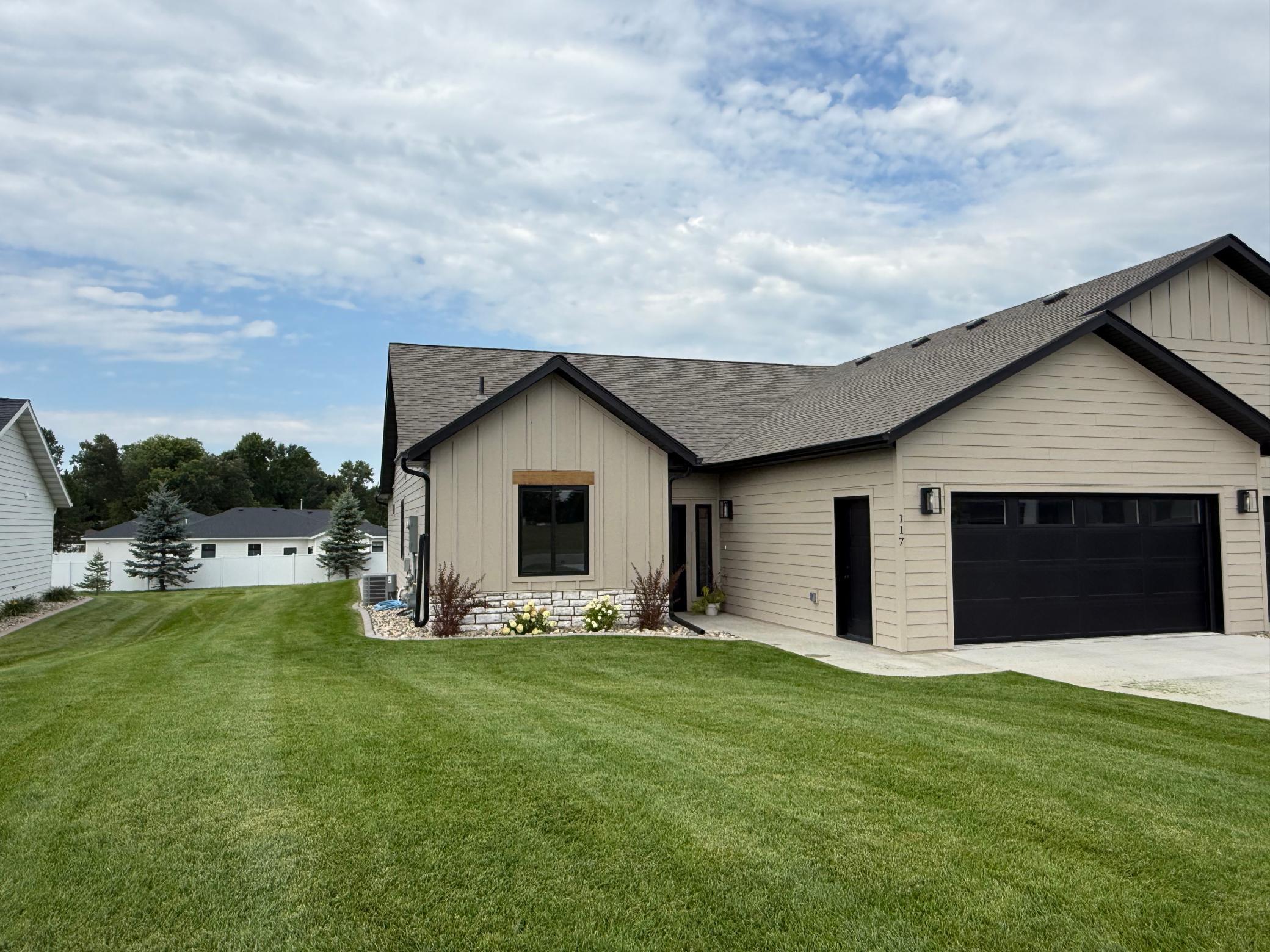 2024 twin home for sale at 117 Altavista Drive in Detroit Lakes, MN — 3 bed, 2 bath (photo 2 of 37)