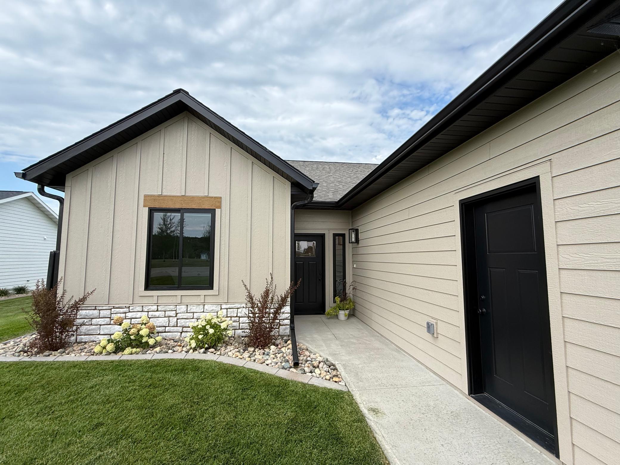 2024 twin home for sale at 117 Altavista Drive in Detroit Lakes, MN — 3 bed, 2 bath (photo 4 of 37)