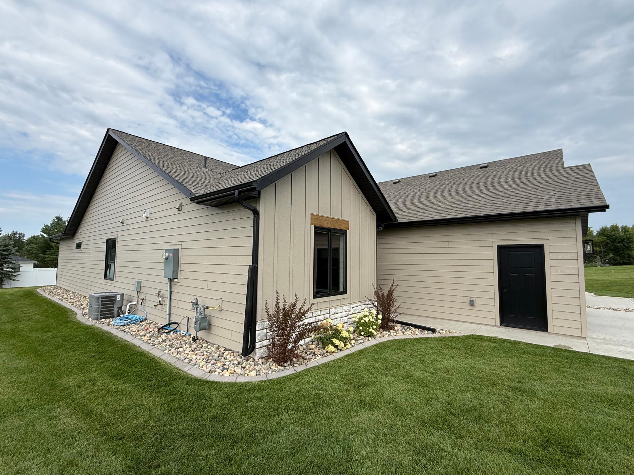 2024 twin home for sale at 117 Altavista Drive in Detroit Lakes, MN — 3 bed, 2 bath (photo 5 of 37)