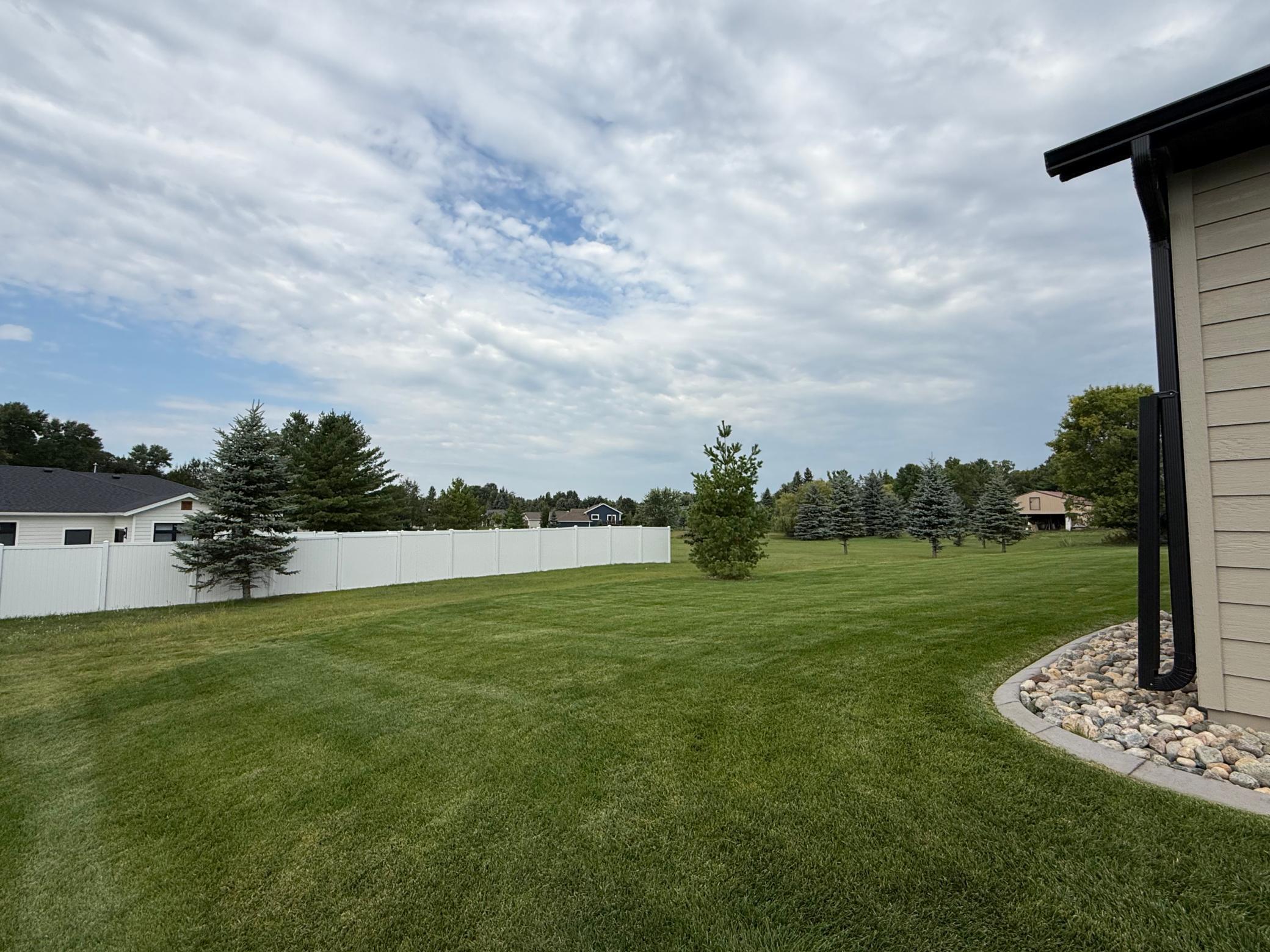 2024 twin home for sale at 117 Altavista Drive in Detroit Lakes, MN — 3 bed, 2 bath (photo 6 of 37)