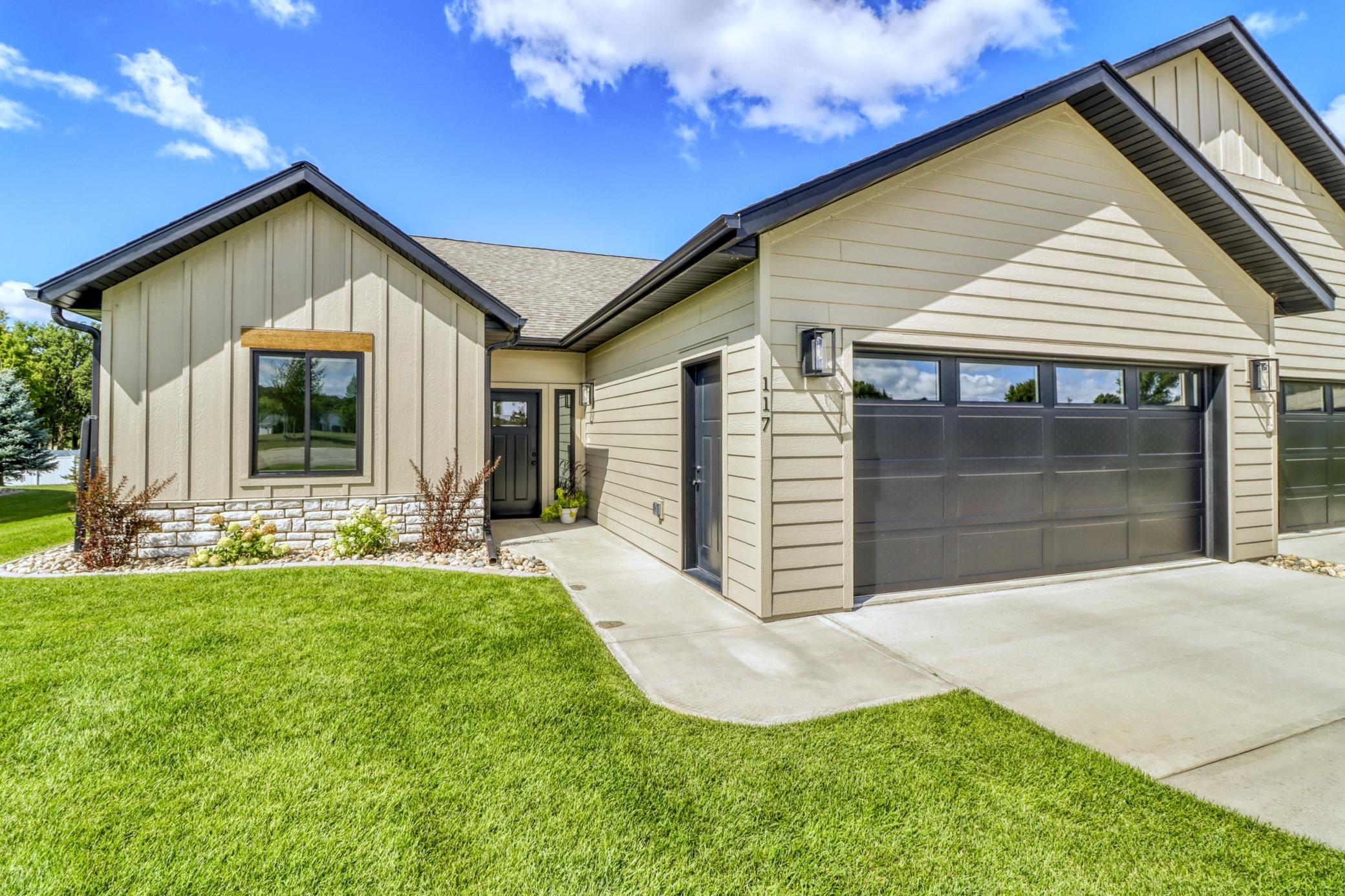 2024 twin home for sale at 117 Altavista Drive in Detroit Lakes, MN — 3 bed, 2 bath