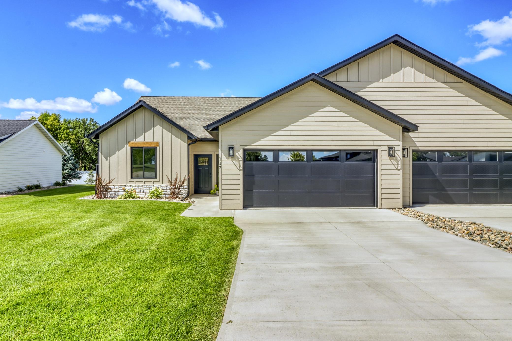 2024 twin home for sale at 117 Altavista Drive in Detroit Lakes, MN — 3 bed, 2 bath (photo 3 of 50)