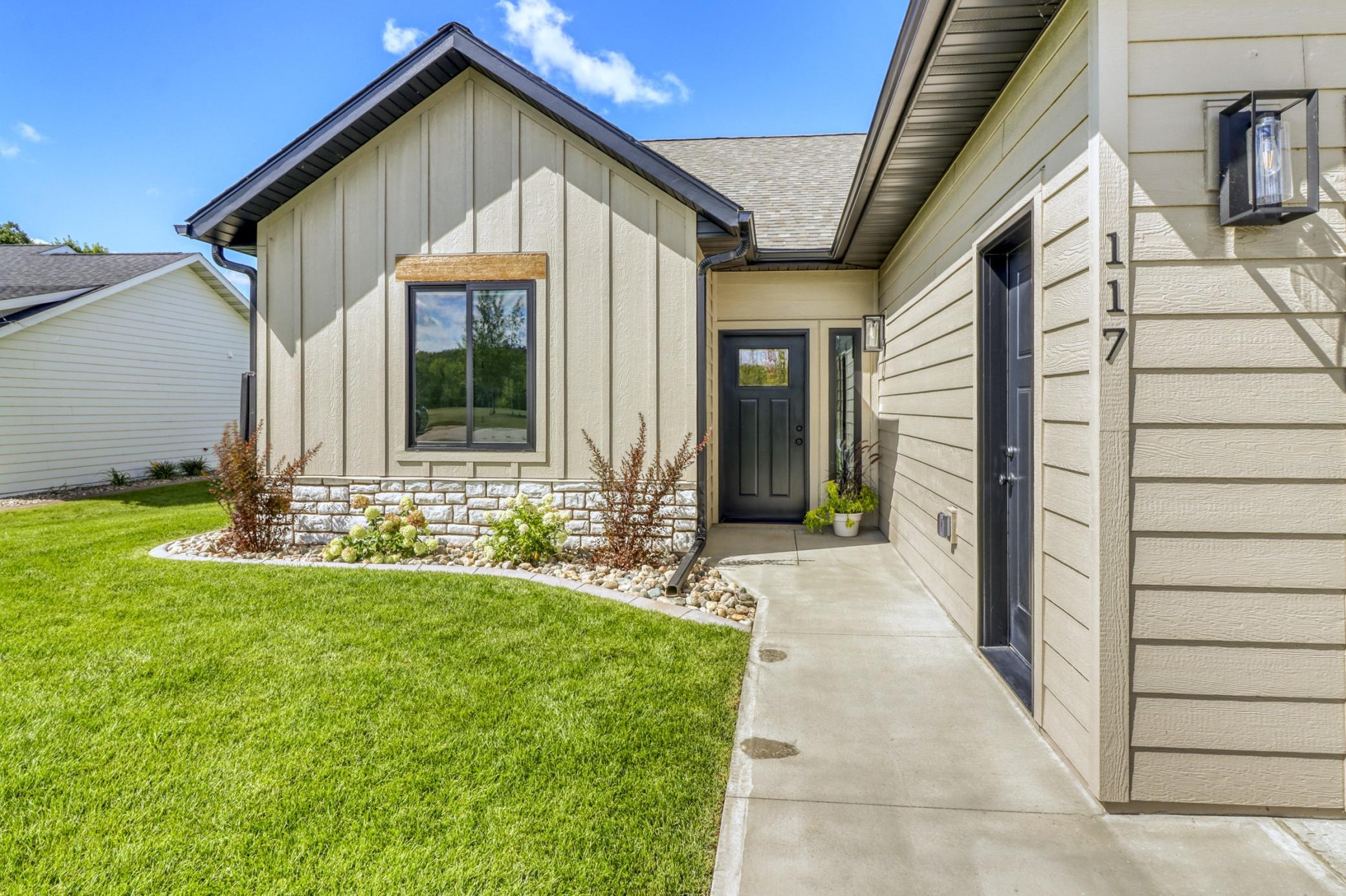 2024 twin home for sale at 117 Altavista Drive in Detroit Lakes, MN — 3 bed, 2 bath (photo 4 of 50)